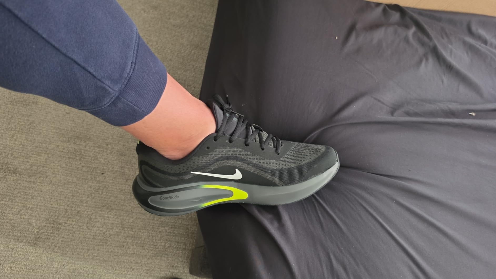 Nike Men's Journey Run Road Running Shoes customer photo 1