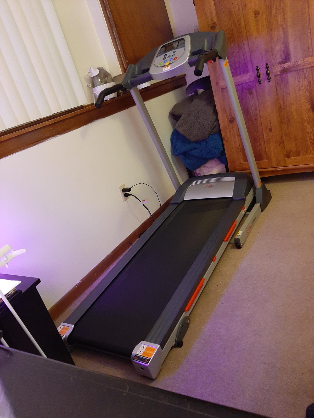 Sunny Health & Fitness Smart Wi-Fi Treadmill with Auto Incline customer photo 1