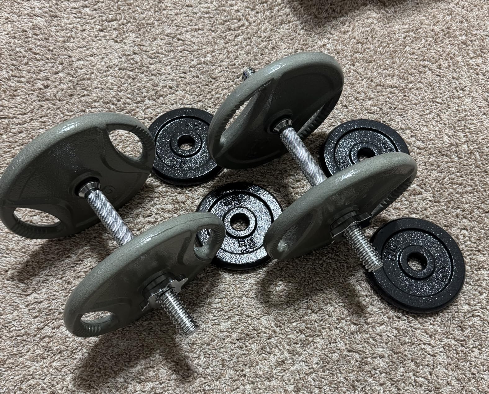 Amazon Basics 1-Inch Grip Weight Plates, Cast Iron, Strength Training, Home Gym customer photo 1