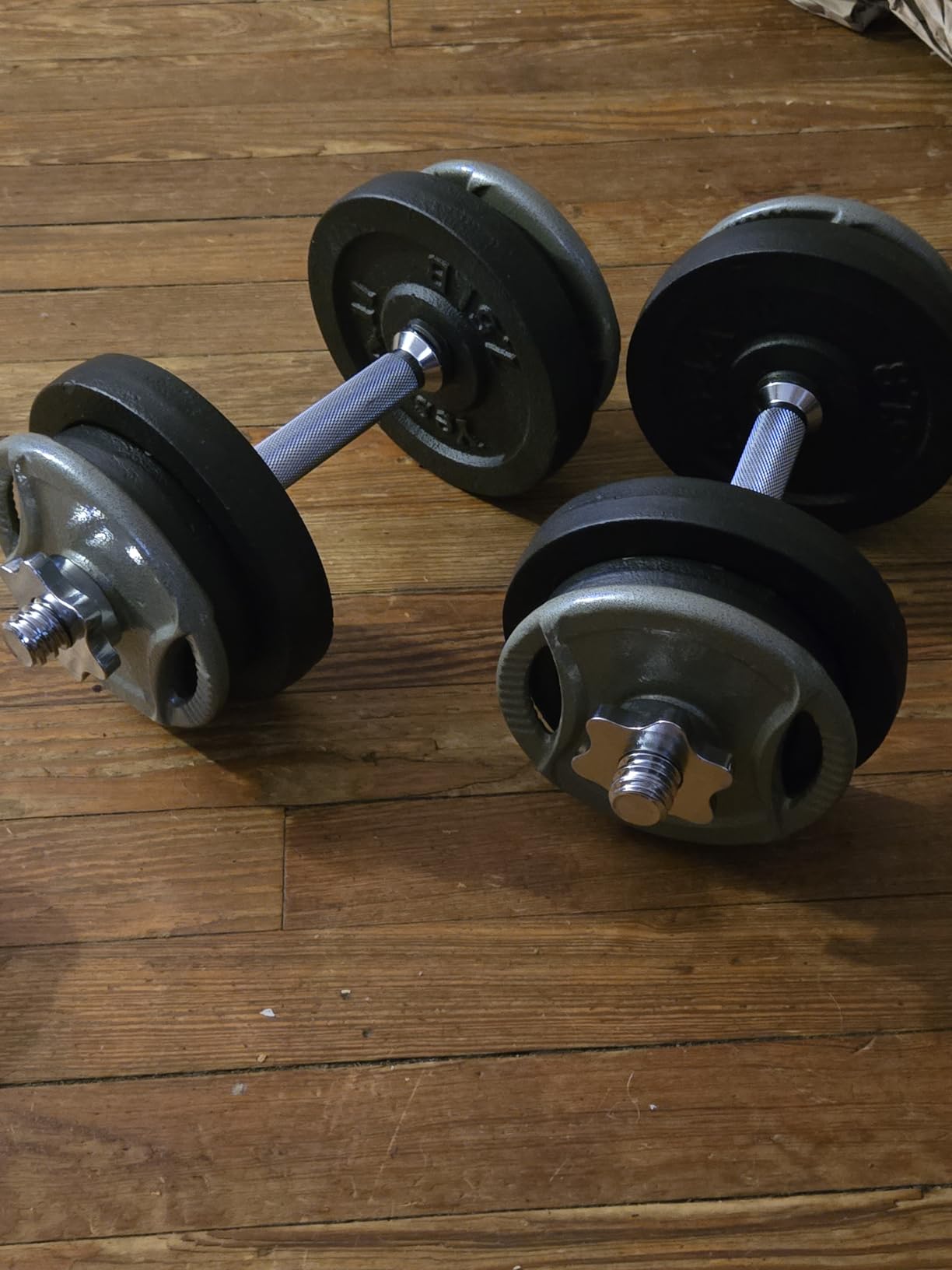 Amazon Basics 1-Inch Grip Weight Plates, Cast Iron, Strength Training, Home Gym customer photo 2