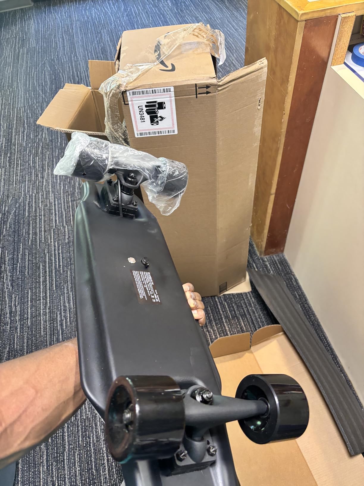 M8 Electric Skateboard with Remote, 15Mph Top Speed,9Miles Range,400 Hub-Motor, Skateboard for Adults ＆Teens customer photo 2