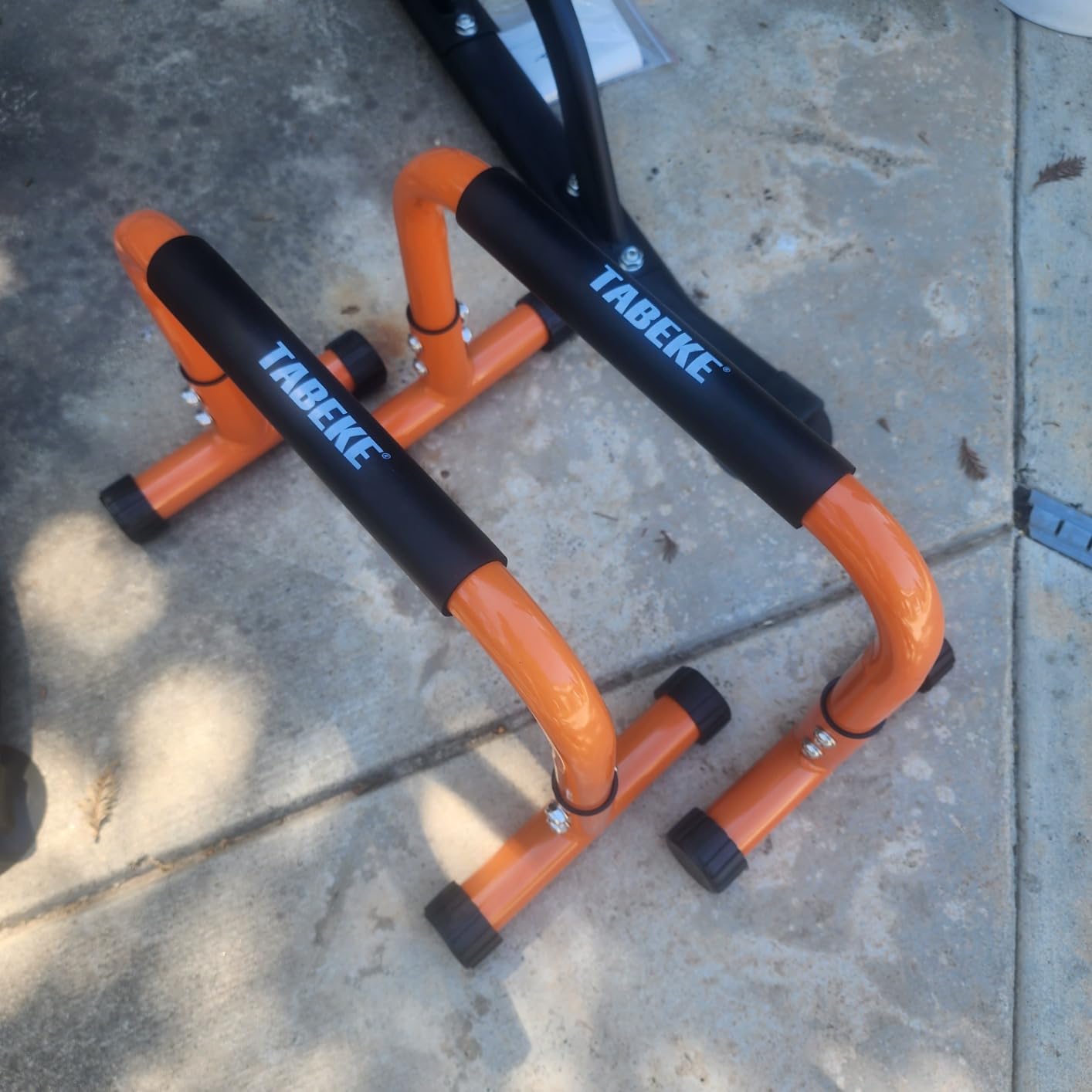 TABEKE Push Up Bar, 14'' High Steel Parallettes & Dip Bar with Full Coverage Foam Handle, Heavy-Duty Calisthenics Parallel Bars for L-Sit, Dips, Home Gym Strength Training Workout customer photo 2