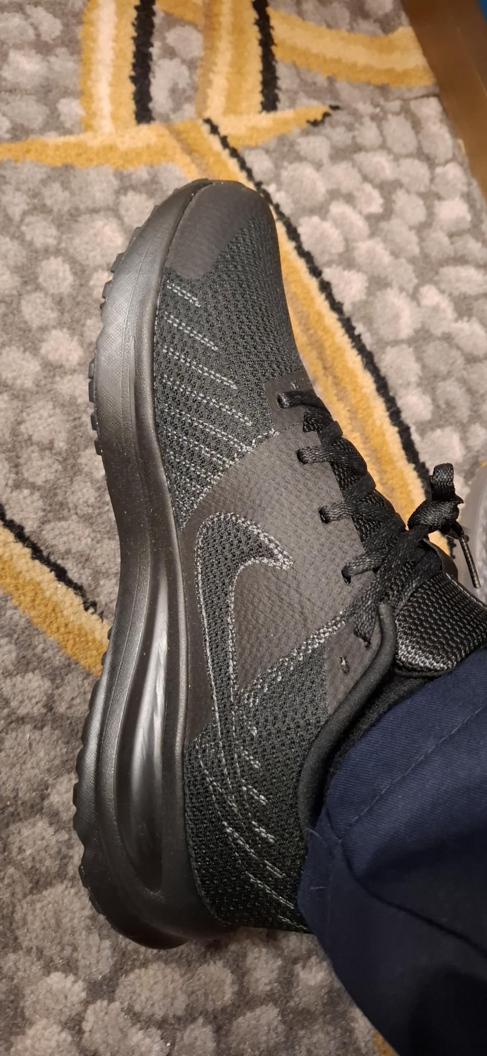 Nike Men's Run Defy Road Running Shoes customer photo 1