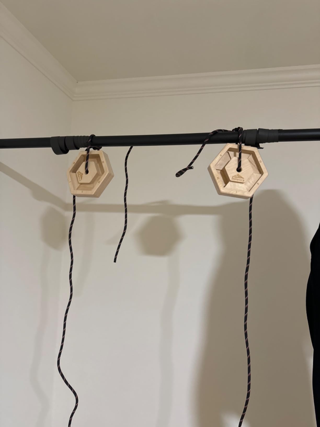 Bellaroca Portable Hangboard for Rock Climbing, Wooden Fingerboard with Adjustable Rubber Plates, 12+ Grip Combinations customer photo 2