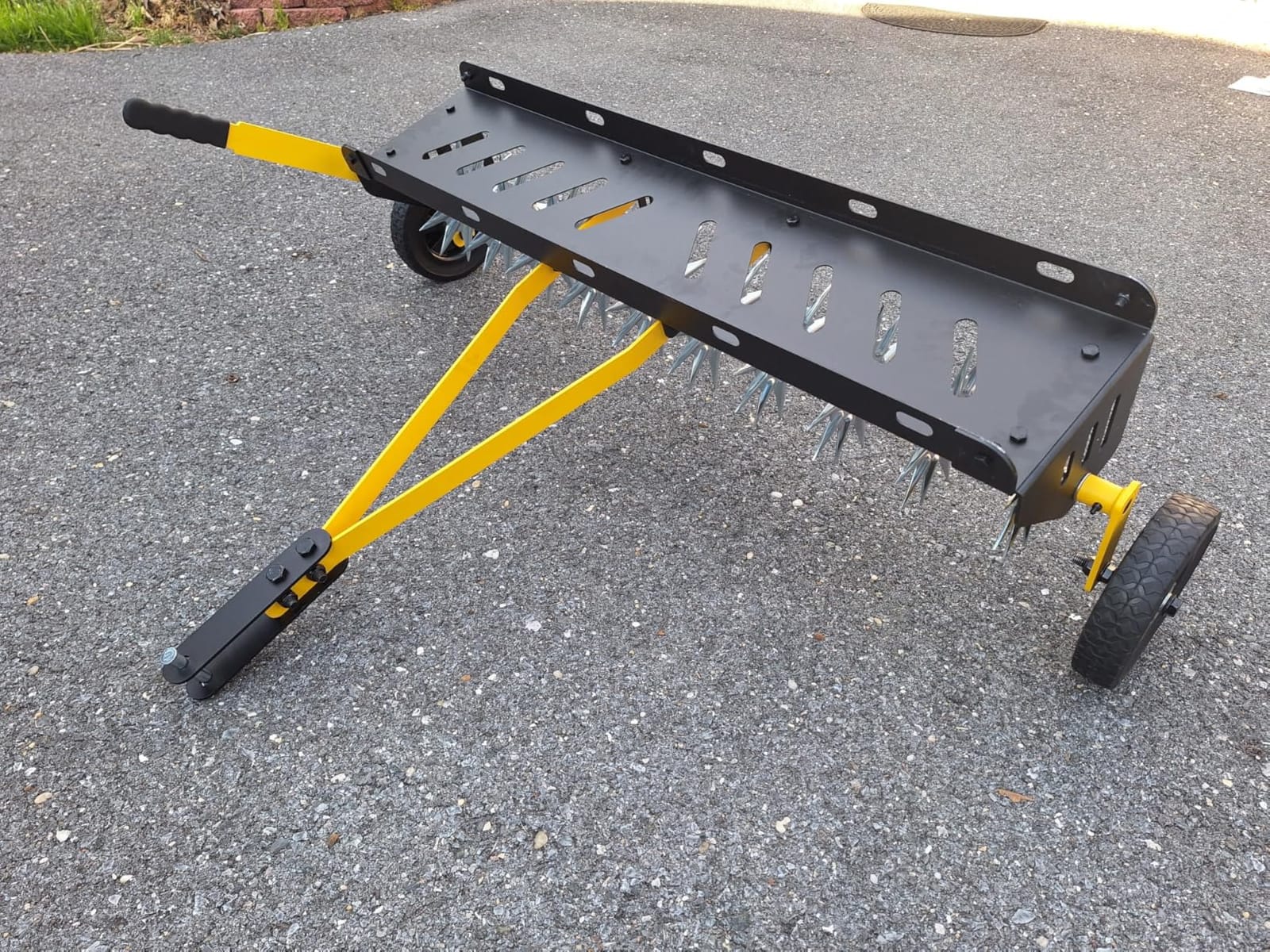40-Inch Tow Behind Spike Aerator, Pull Behind Lawn Aerator with 10 Galvanized Steel Tines for Aerating Lawns, Soil Penetrator Spikes Tractor with Wheels, Extra-Wide Tow Bar for Garden & Farm customer photo 2