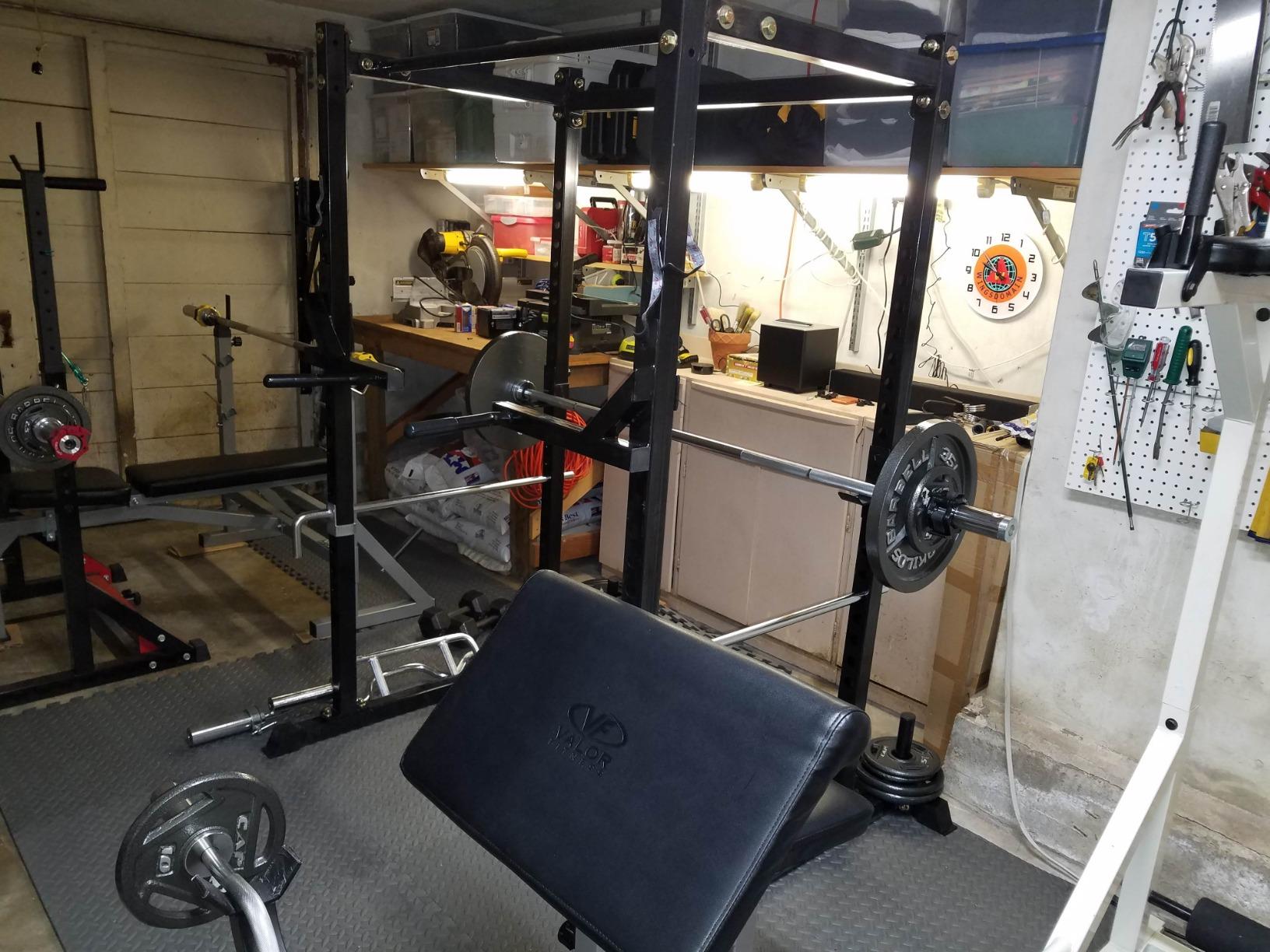 Titan Fitness T-2 Series Short Power Rack, Skinny Pull Up Bar, Pin and Pipe Safeties, Standard J-Hooks, for Home Garage Gym Weightlifting and Strength Training customer photo 1