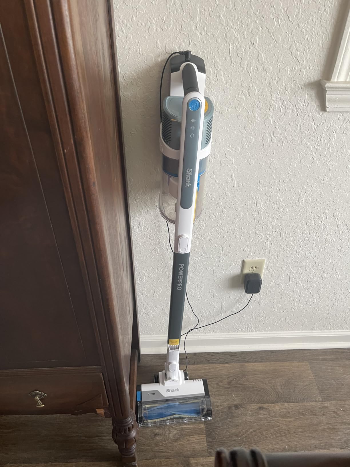 Shark Pet Cordless Stick Vacuum, Ice Blue, IX141AMZ | XL Dust Cup, LED Headlights, Removable Handheld, Crevice Tool, Vacuum for Pet Hair, Carpet & Hard Floors, 40-Min Runtime customer photo 2