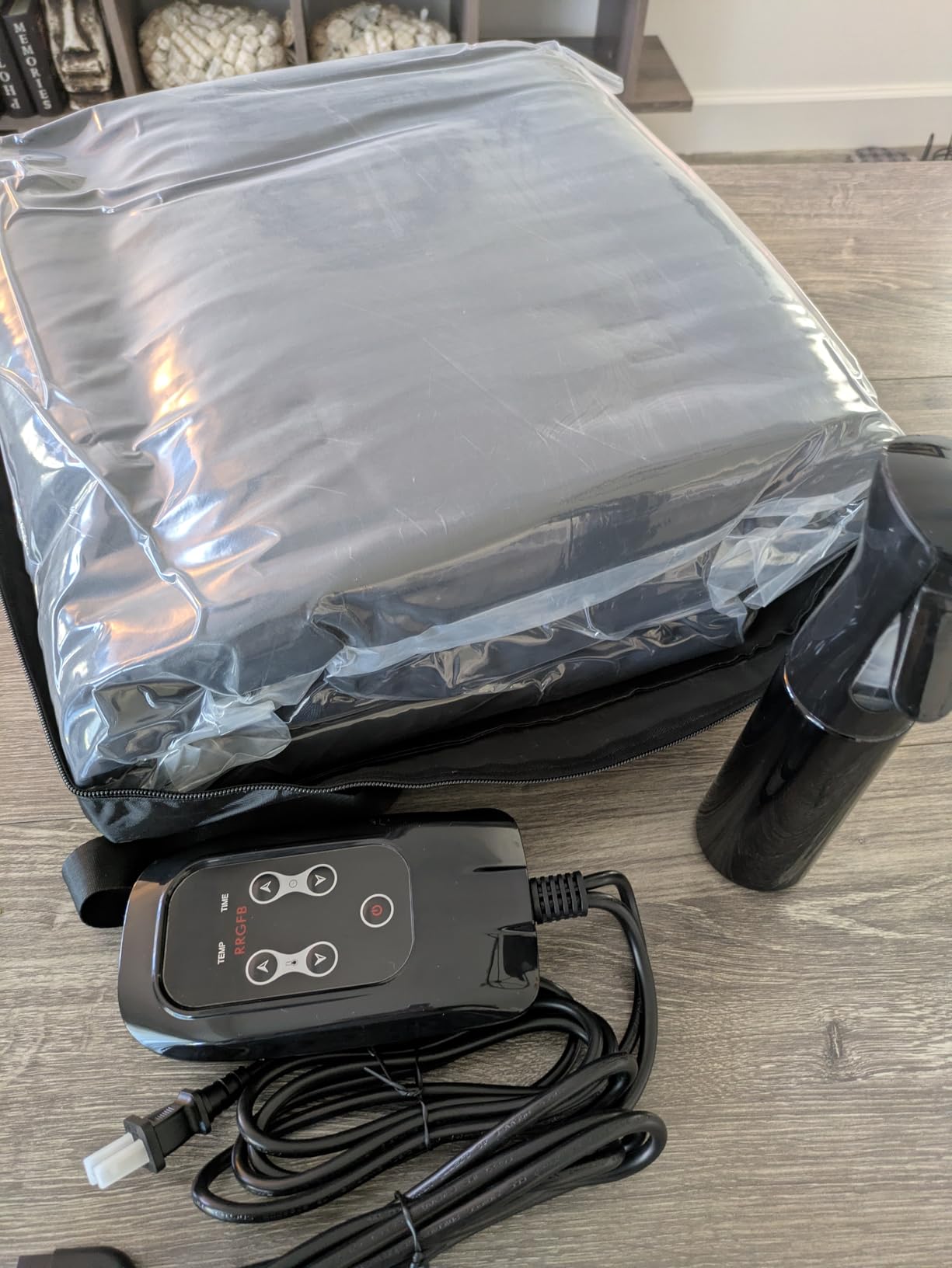 Infrared Sauna Blanket for Home, Low EMF Carbon Crystal Heating, Portable Dry Sauna Bag for Relaxation, Detoxification, 5.9ft×2.6ft, PU Sleeveless-Black customer photo 1