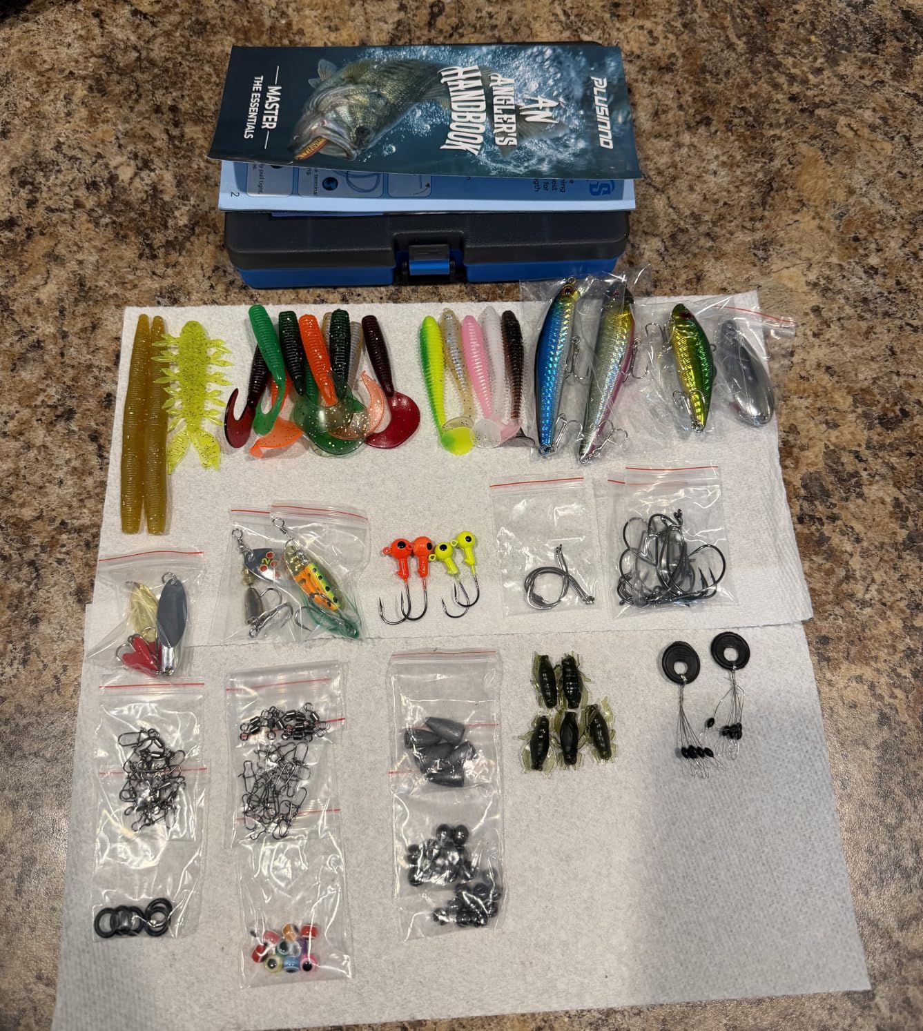 PLUSINNO Fishing Lures, 137Pcs Tackle Box with Tackle Included, Crankbaits, Spoon, Hooks, Weights & Other Accessories, Fishing Bait Lure Gear Kit Gift for Men Bass Freshwater customer photo 1