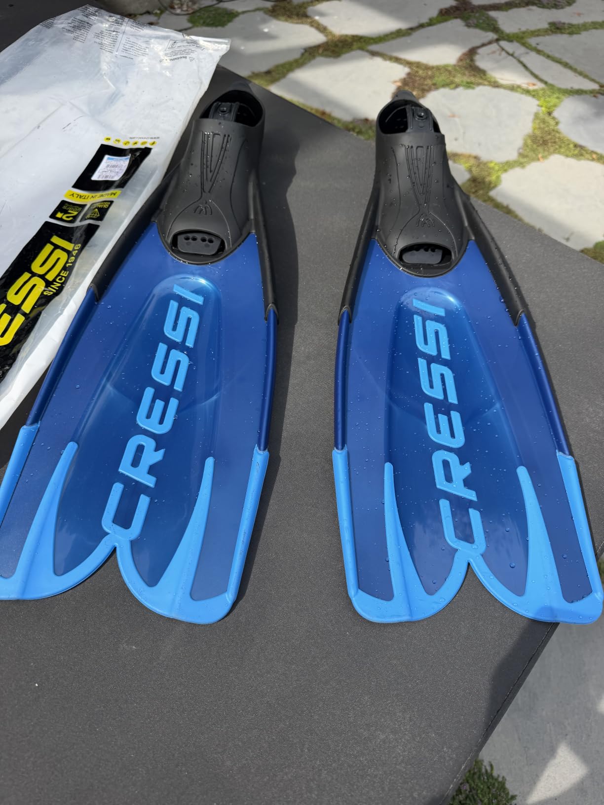 Cressi Adult Full Foot Pocket Diving Fins - High Propulsion Efficiency with Less Effort - Comfortable Flexible Foot Pocket - Agua Fins: Made in Italy customer photo 1