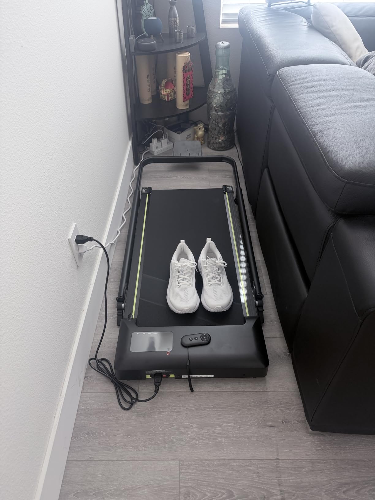 Walking Pad Treadmill with 10% Incline,3.0HP Foldable Treadmill for Home with Handle Bar,Under Desk Walking Machine,300lbs Capacity,Compact Quiet for Apartment Home Office customer photo 1