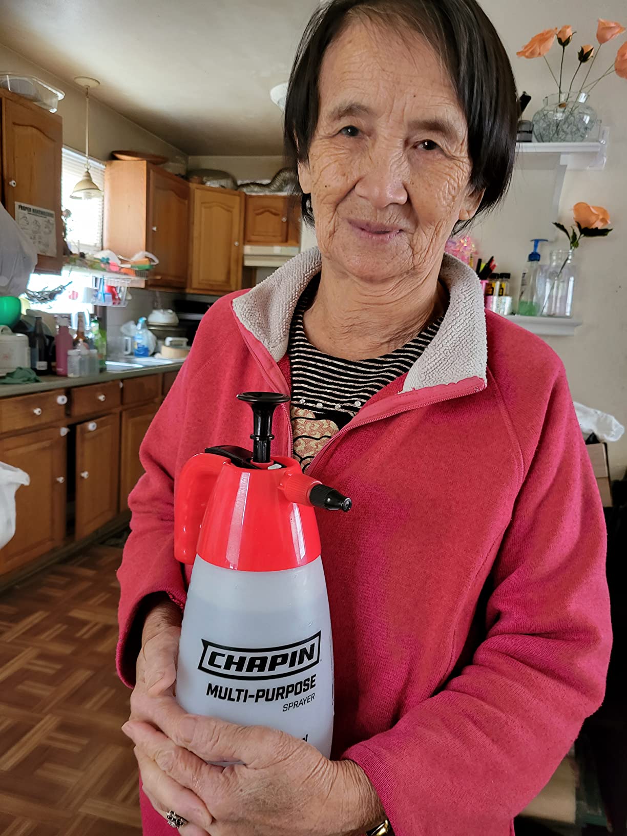 CHAPIN 1002 48-Oz Hand Pump Sprayer for Lawn, Garden & Weed Control customer photo 1