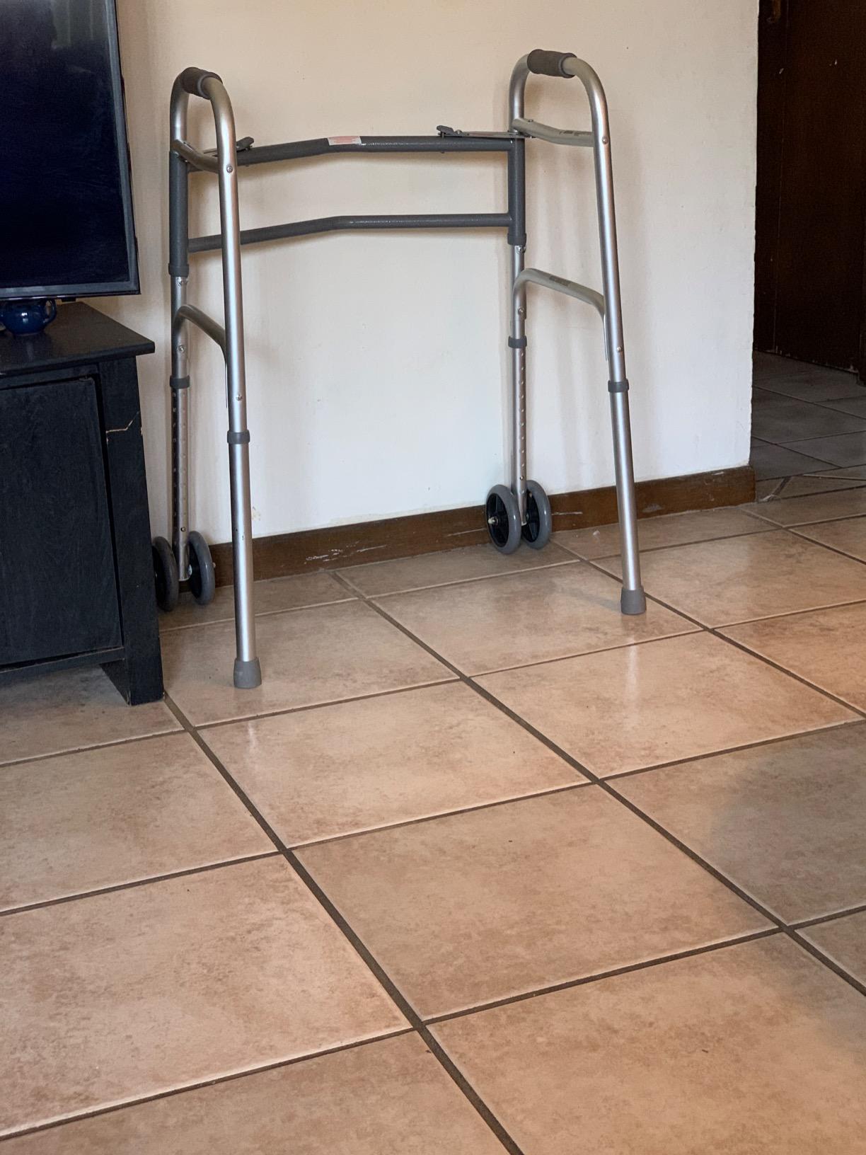 Medline Heavy-Duty Bariatric Folding Walker with 5” Wheels and Durable Handles, 500 lb. Weight Capacity customer photo 1
