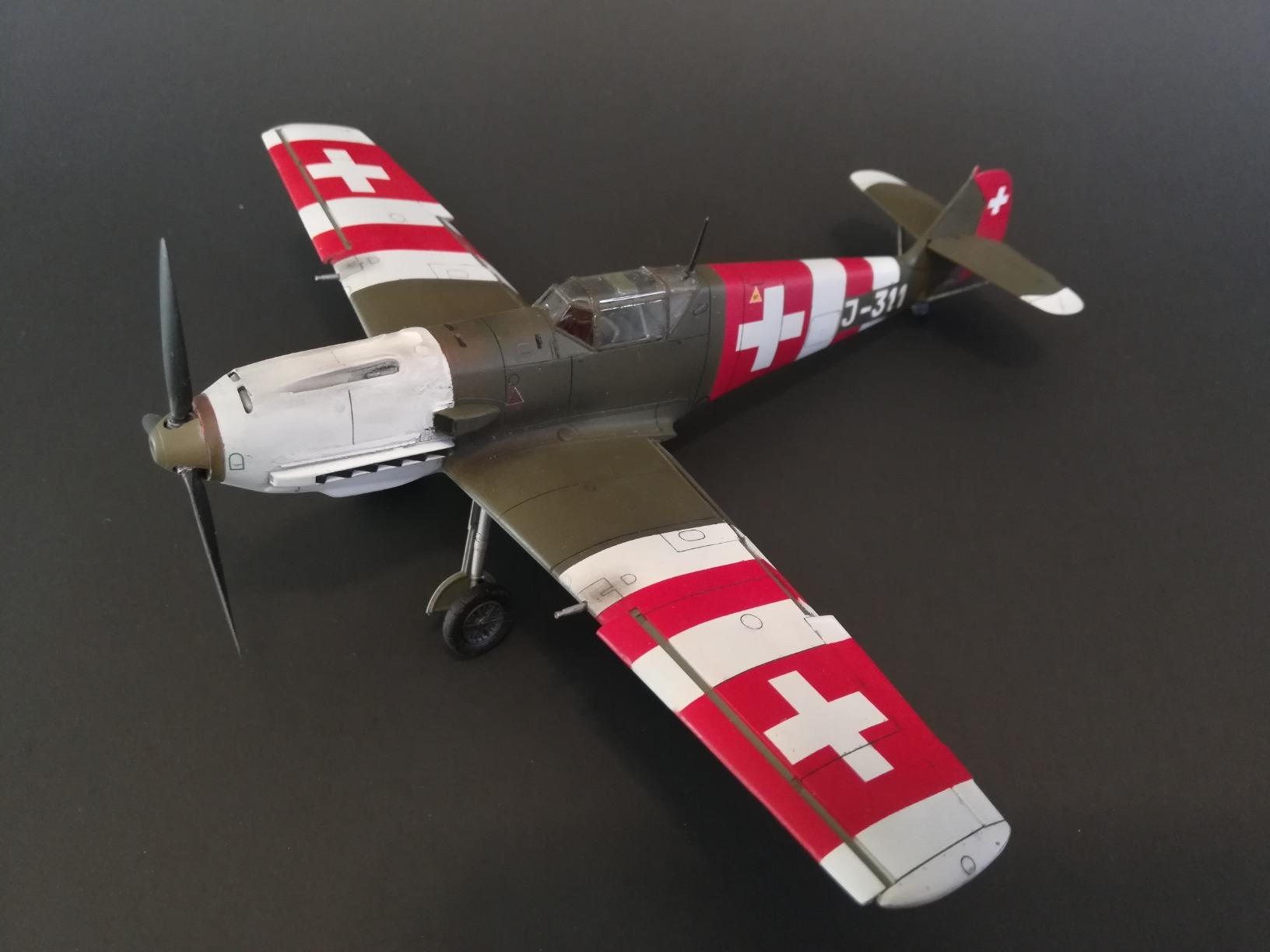 Tamiya 300061063 – 1: 48 WWII Model Set Messerschmitt BF109E-4/7 Trop customer photo 1
