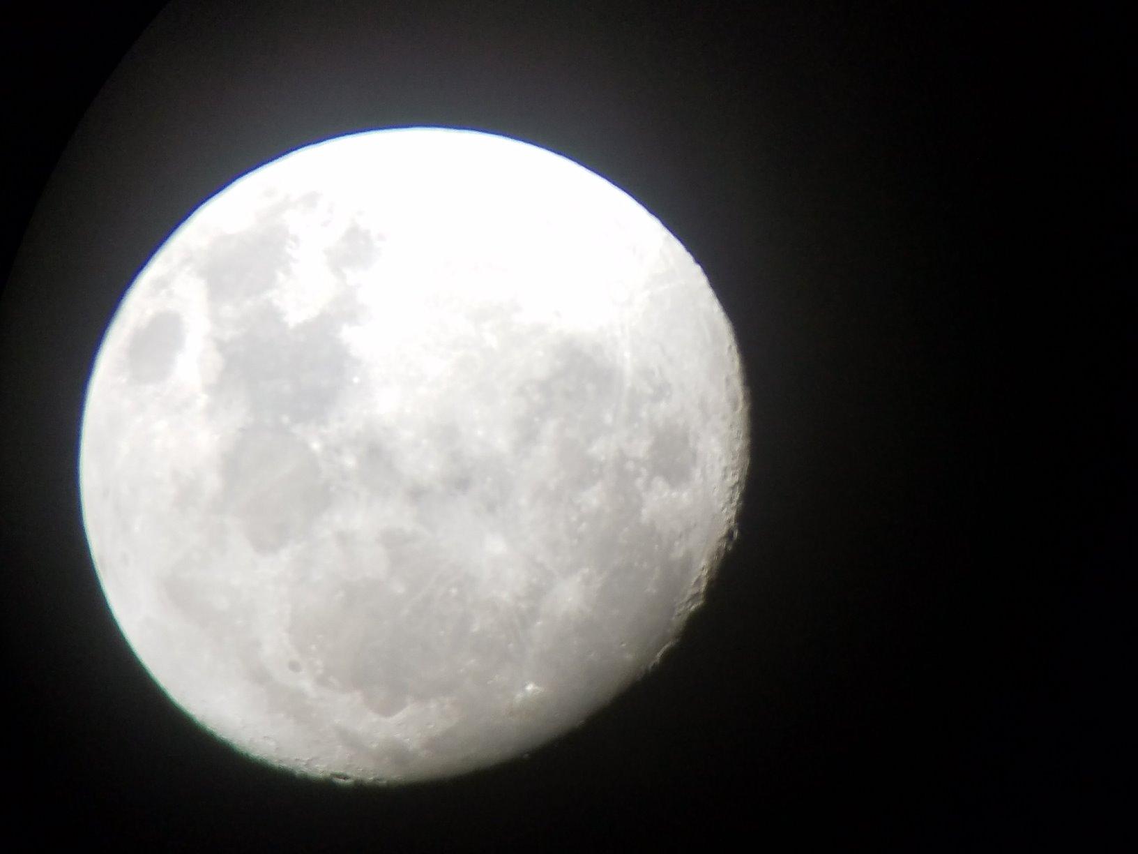 Celestron AstroMaster 70AZ Refractor Telescope for Moon & Planet Viewing customer photo 2
