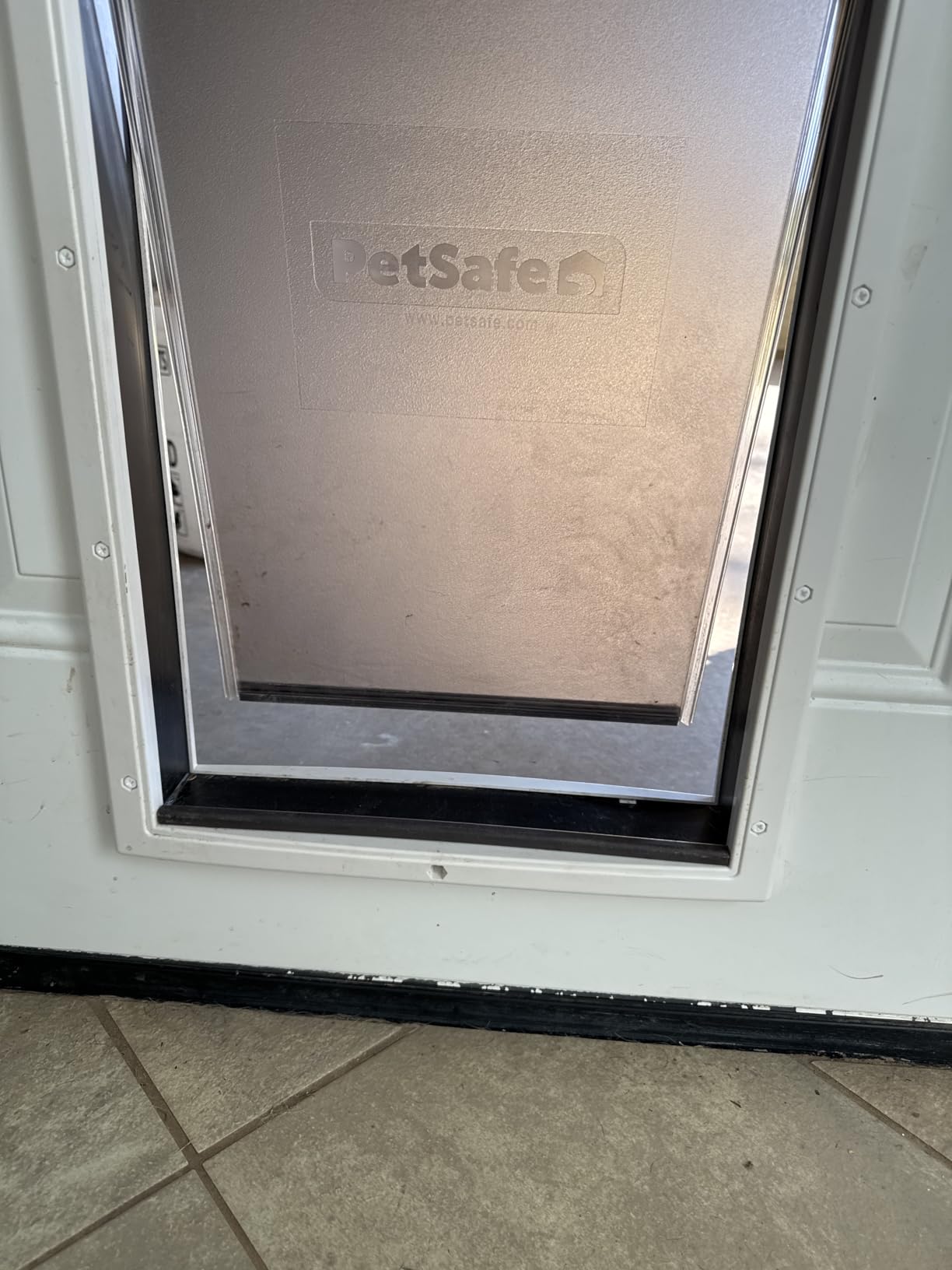 PetSafe Plastic Dog & Cat Door, Pets Up to 220 lb, X-Large customer photo 2