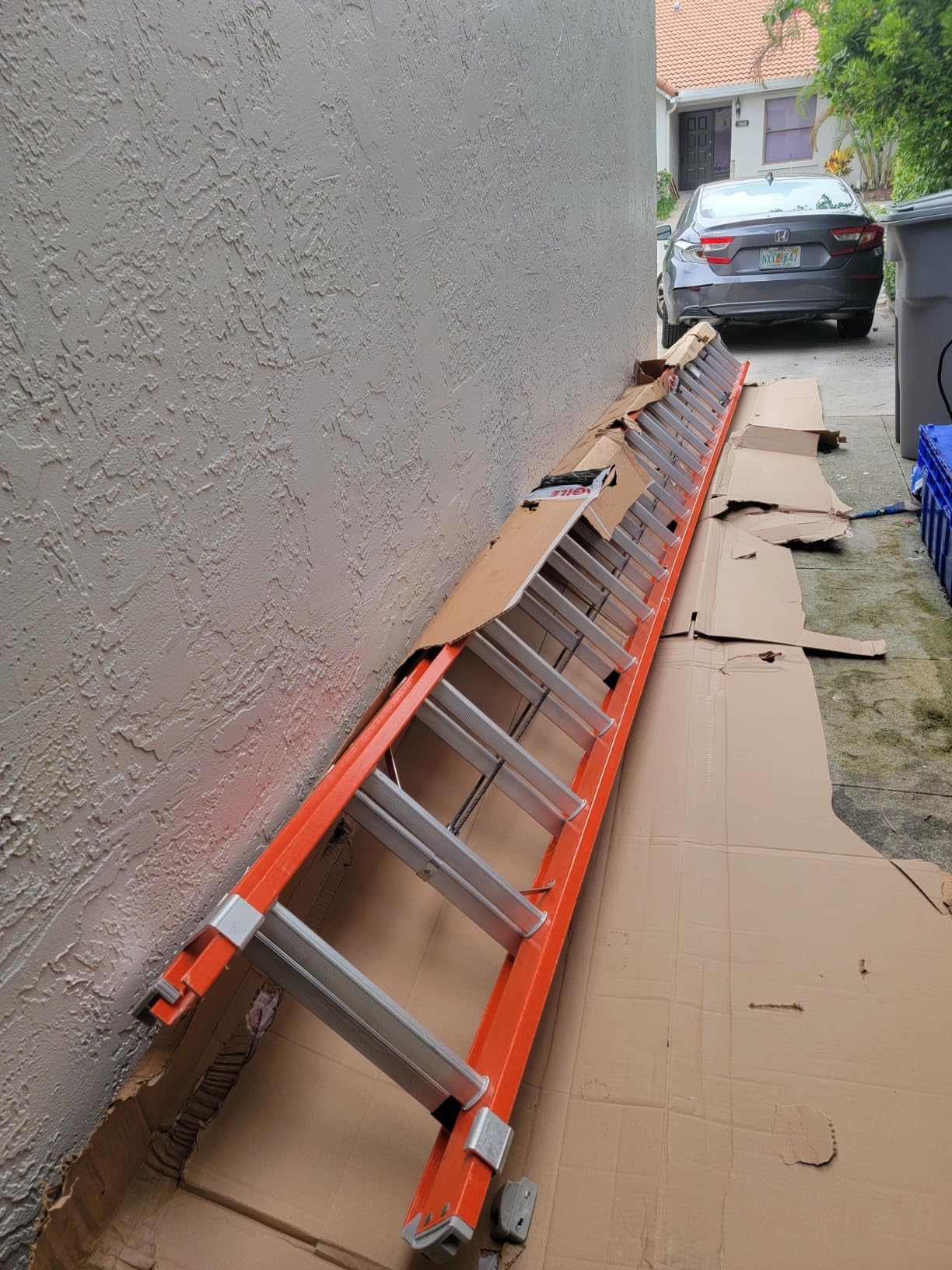 Louisville 24 ft Fiberglass Extension Ladder, FE3224, Type IA, 300 lbs customer photo 2