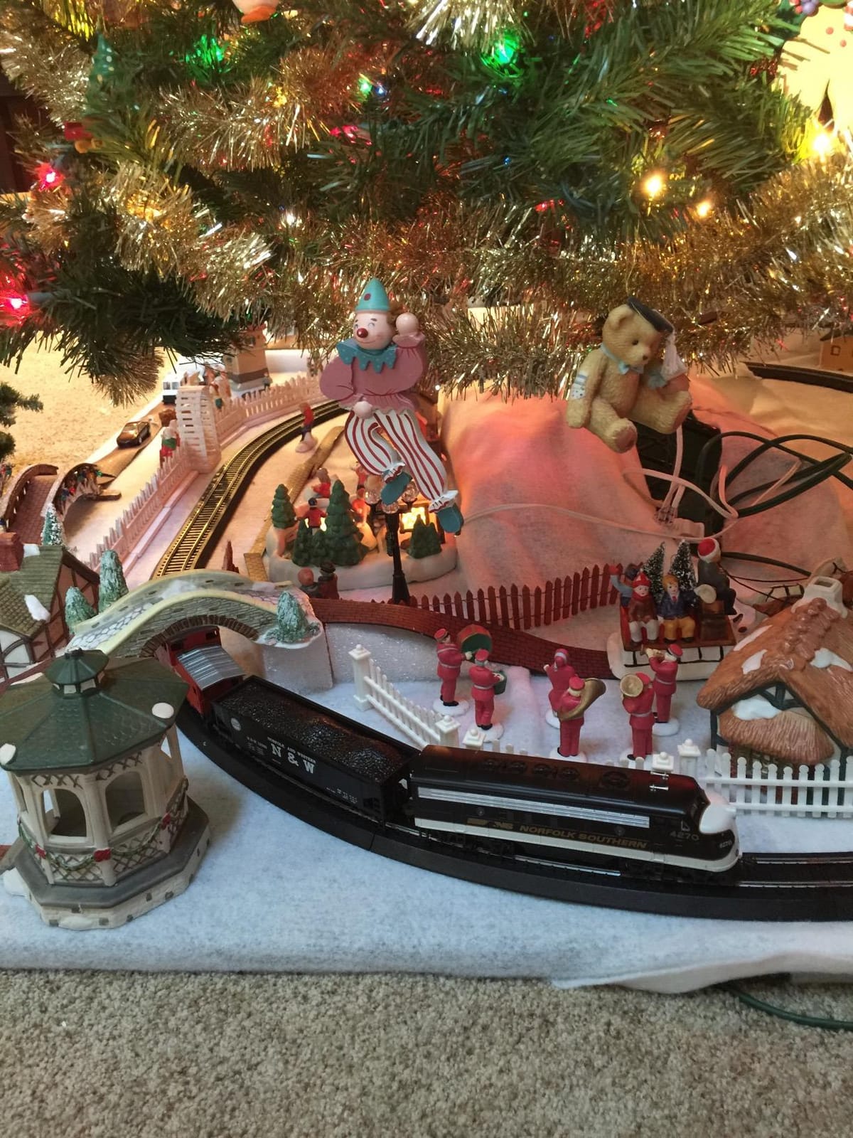Bachmann Trains - Thoroughbred Ready To Run Electric Train Set - HO Scale customer photo 1