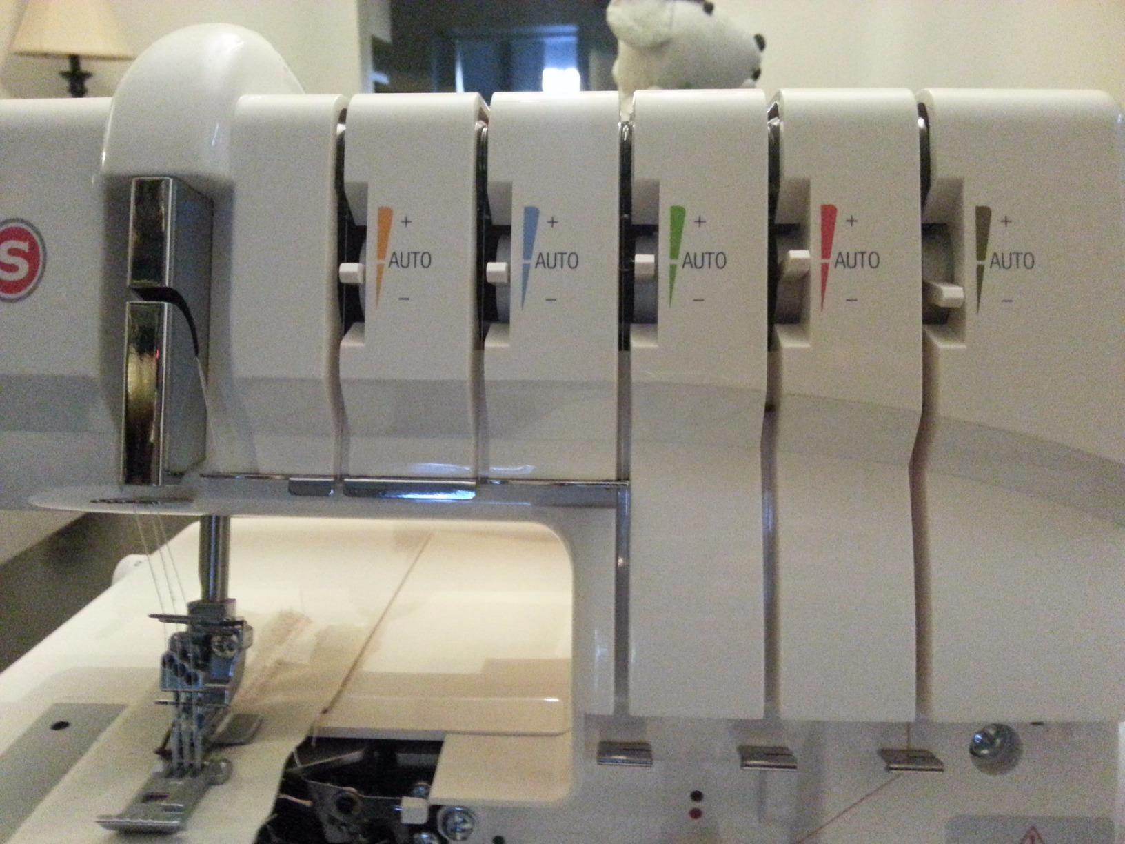 SINGER® Professional 14T968DC Heavy-Duty Serger Overlock with Accessory Kit customer photo 2