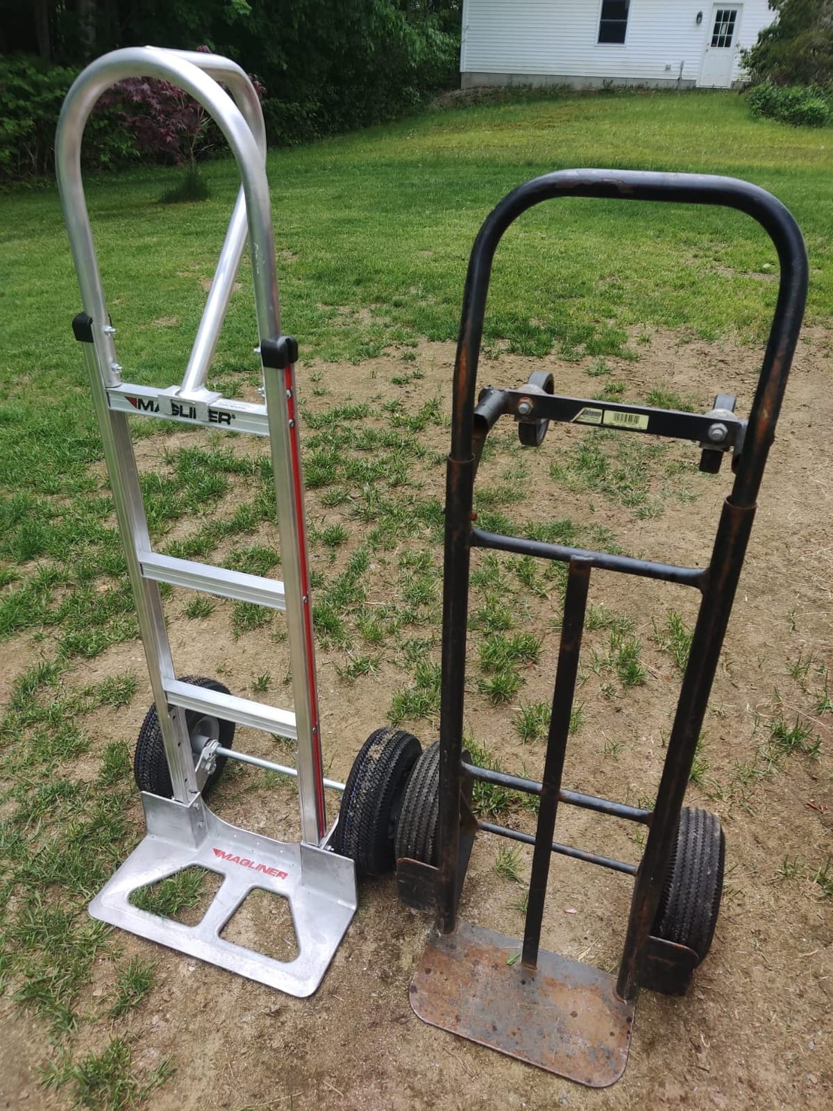 Magline HMK15AUA4 Aluminum Hand Truck, Vertical Loop Handle, Pneumatic Wheels, 500lbs Capacity customer photo 1