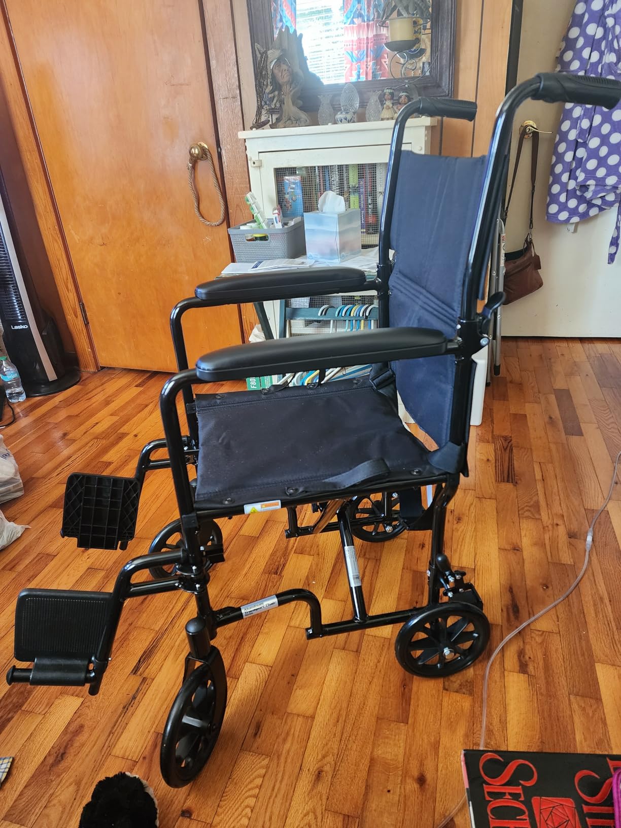 Drive Medical Deluxe Lightweight Aluminum Transport Wheelchair, Black customer photo 1