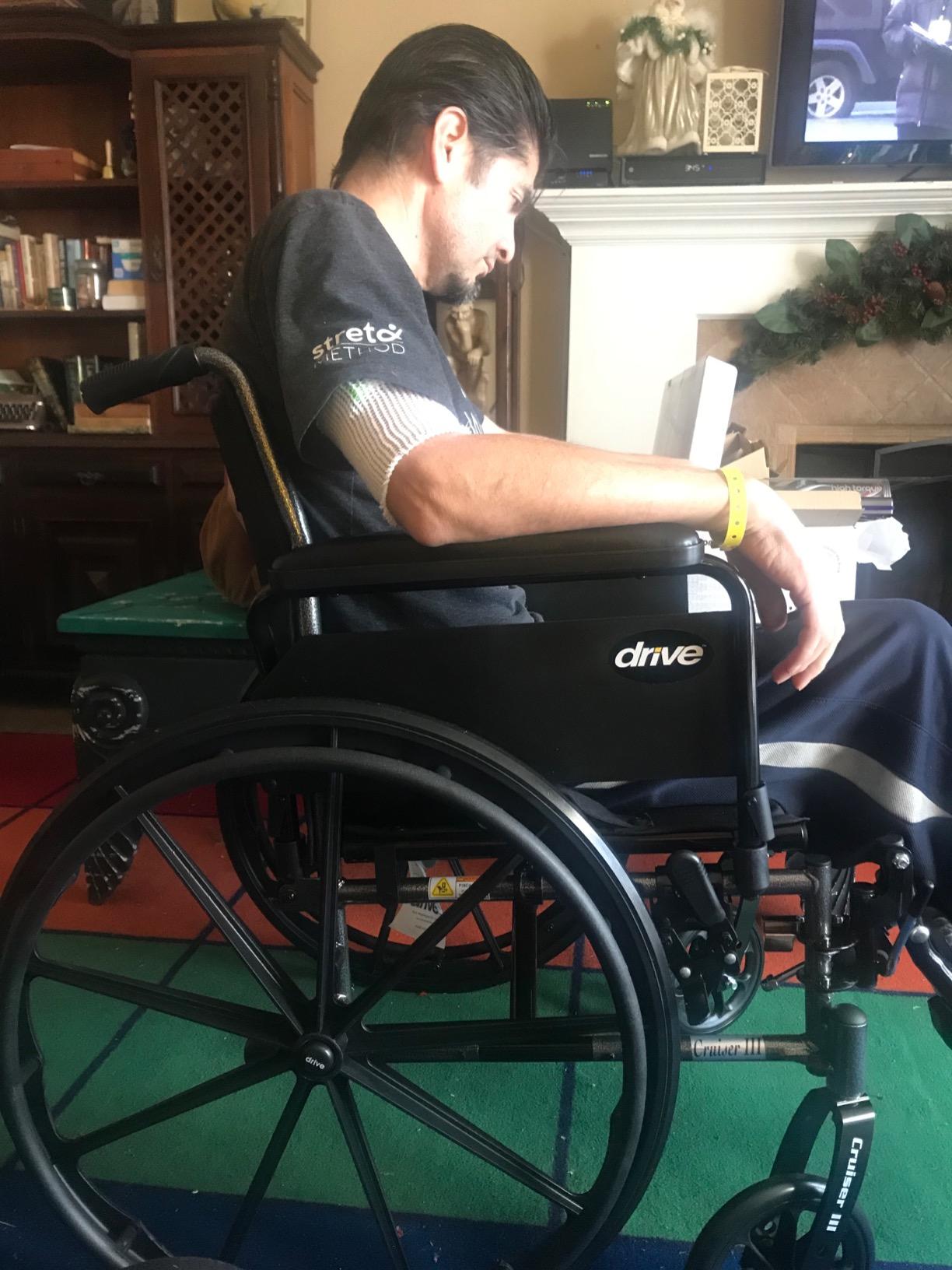 Drive Medical Cruiser III Lightweight Wheelchair, Full Arms, Black, 18