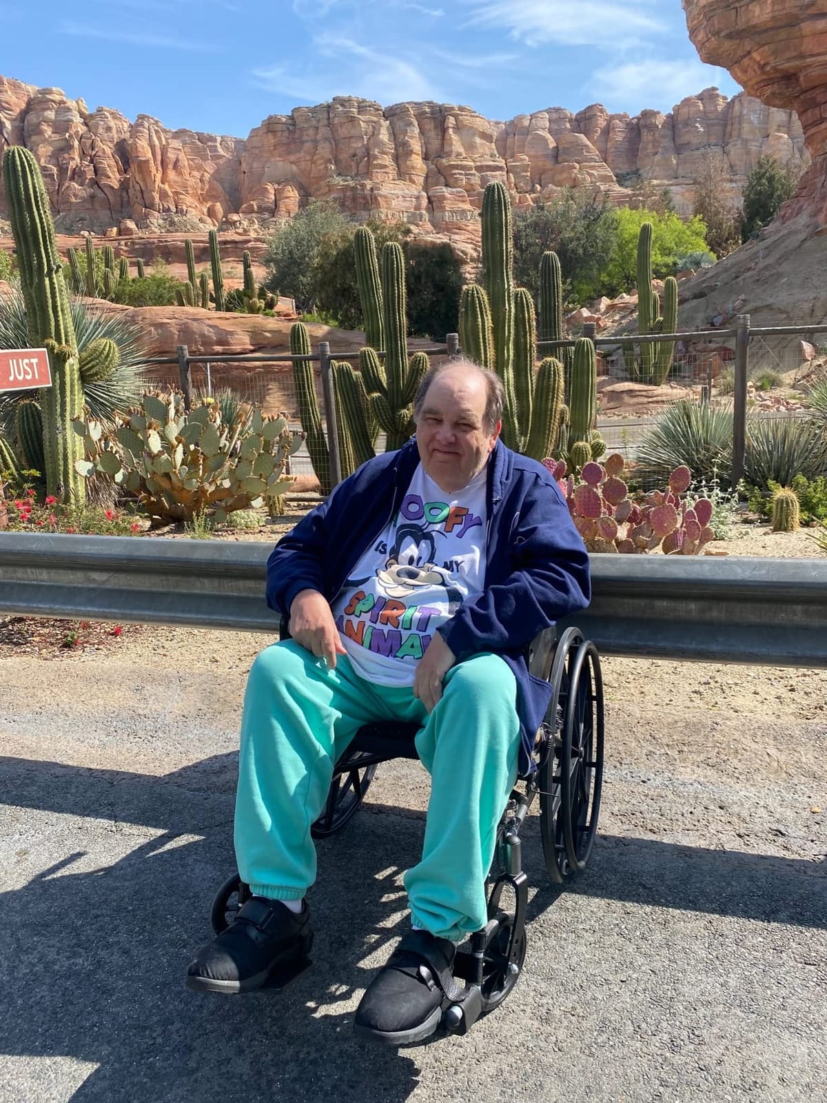Drive Medical Cruiser III Lightweight Wheelchair with Mag Wheels, 20 Inch customer photo 2