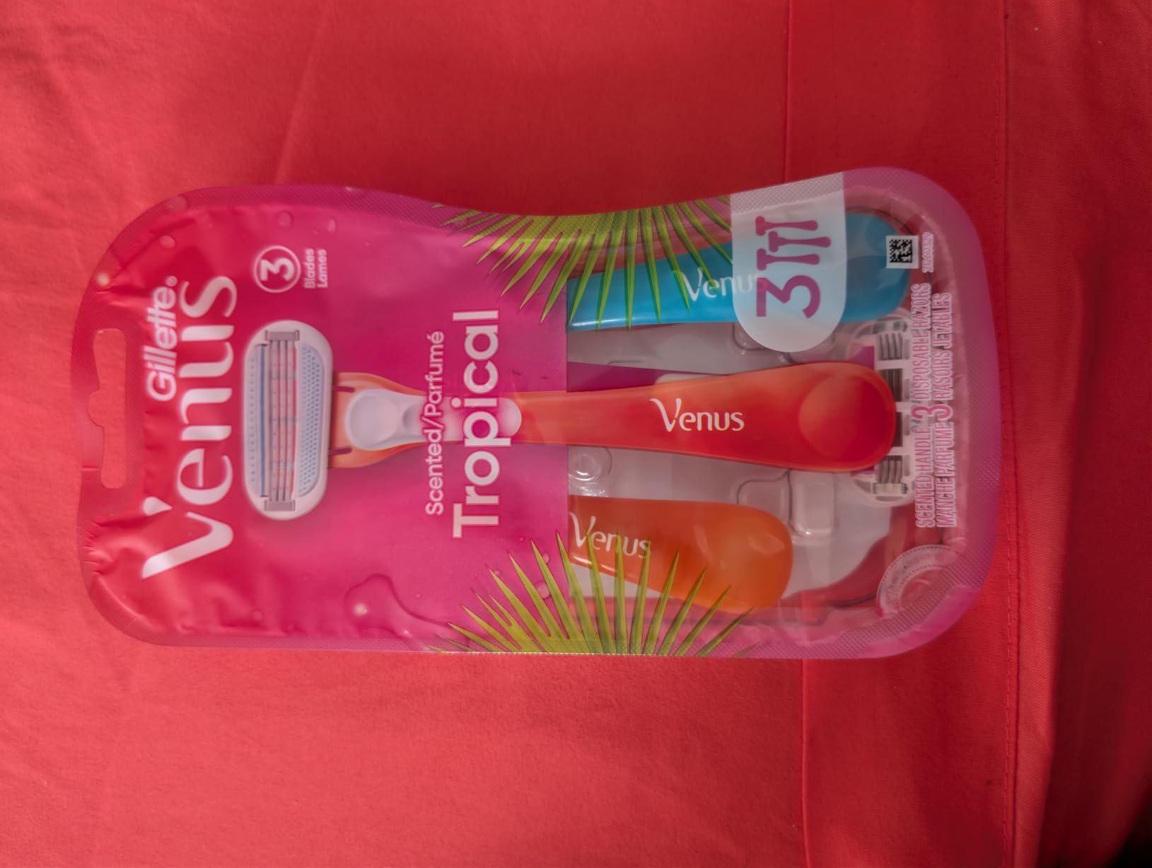 Gillette Venus Tropical Women's Disposable Razor, 3 Count customer photo 2