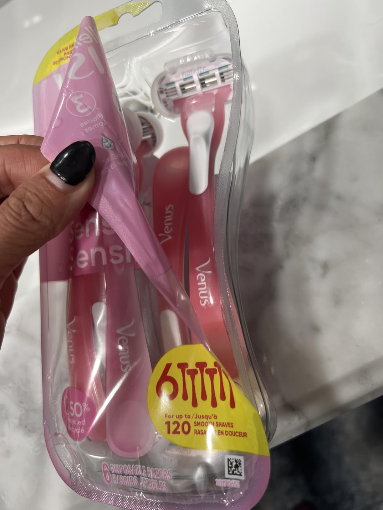 Gillette Venus Sensitive Disposable Razors for Women with Sensitive Skin, 6 Count, Delivers Close Shave with Comfort customer photo 1