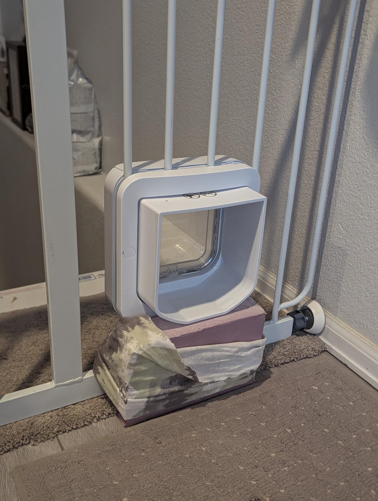 SureFlap - Sure Petcare Microchip Cat Flap, White, Scans Pet's ID on Entry, Check Your Cat's Size,Flap Opening is 4 3/4” (H) by 5 5/8” (W) customer photo 2