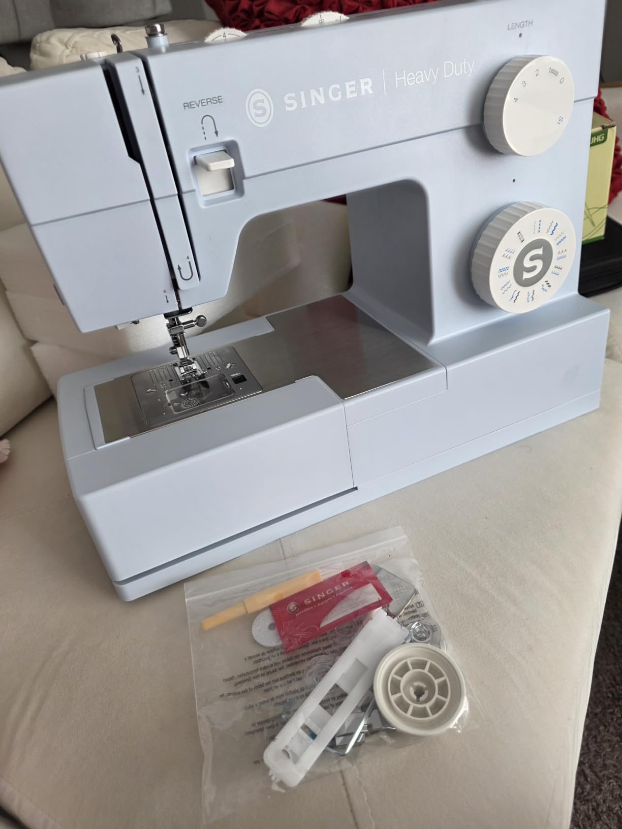 SINGER® 4423 (Grey) High Speed Heavy Duty Sewing Machine with Accessory Kit | 23 stitches deliver 97 applications, 50% more power for denim and canvas, 1100 stitches/min, metal frame, 1-step buttonhole customer photo 1