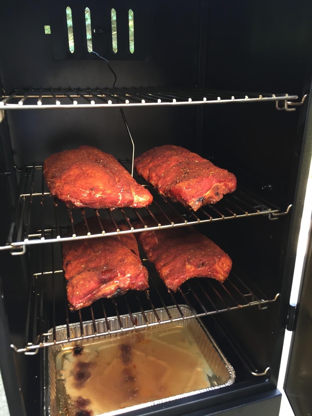 Masterbuilt 30-Inch Dual Fuel Propane & Charcoal Vertical Smoker with 730 Sq. In. Cooking Space, Push-Button Ignition, Temperature Gauge, 4 Smoking Racks, Black customer photo 2