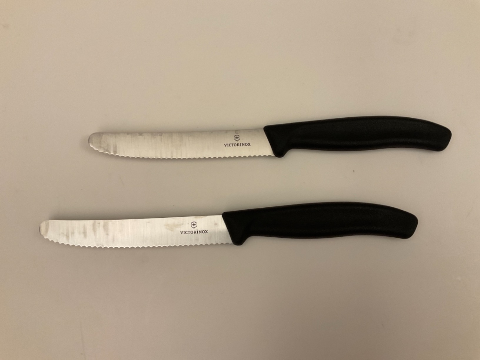 Victorinox 6.7833.6US1 sadf Swiss Classic 6-Piece Steak Knife Set, 4-1/2-Inch Serrated Blades with Round Tip, 4-Inch customer photo 1