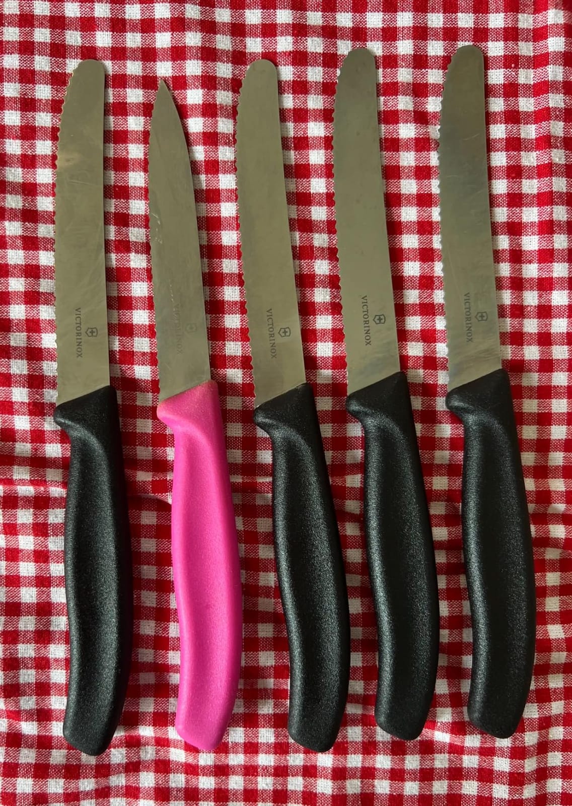 Victorinox 6.7833.6US1 sadf Swiss Classic 6-Piece Steak Knife Set, 4-1/2-Inch Serrated Blades with Round Tip, 4-Inch customer photo 2