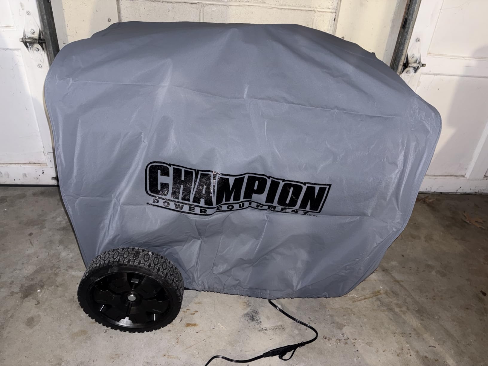 Champion Power Equipment Weather-Resistant Storage Cover for 4800-11,500-Watt Portable Generators | Weather-resistant vinyl guards against sun, rain, snow and dirt, elastic base for snug fit, fits units to 30.7 x 23.6 in customer photo 1