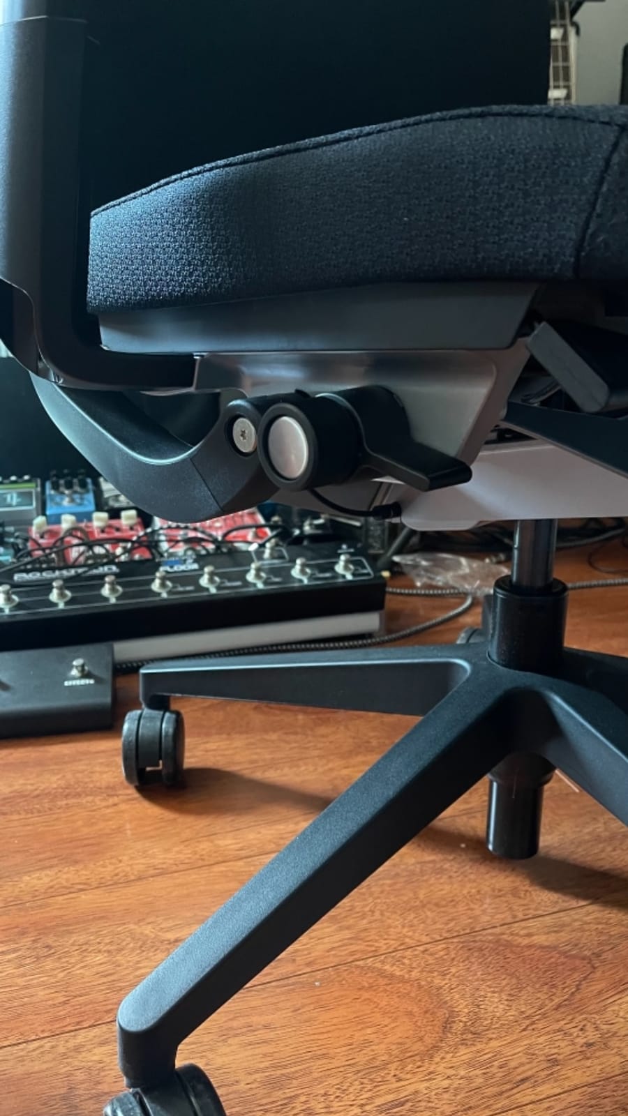Steelcase Think Chair, Sophisticated Multi-User, Black customer photo 1
