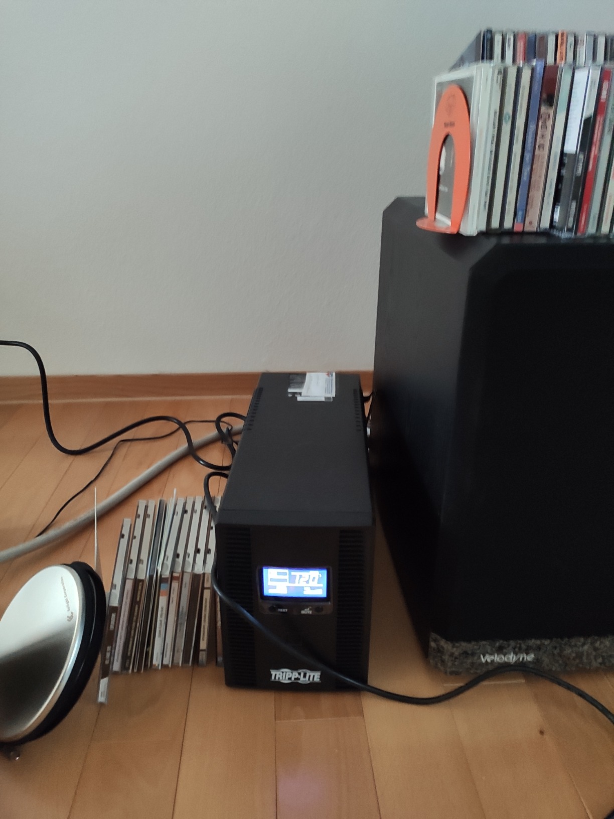 Eaton Tripp Lite OMNI1500LCDT 1500VA UPS 810W 10 Outlets 650 Joules AVR LCD customer photo 1