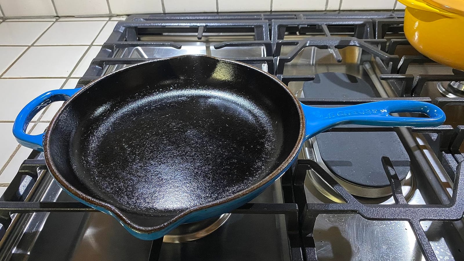 Le Creuset Enameled Cast Iron Signature Round Skillet, 11.75