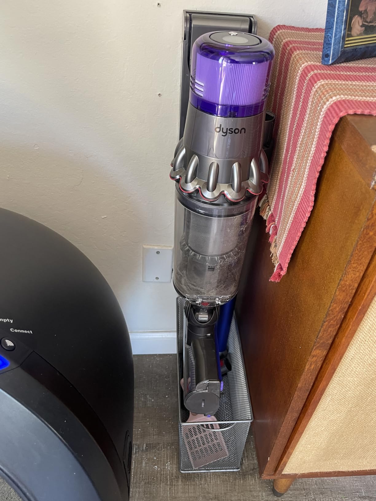 Dyson V11 Origin Cordless Vacuum, 185AW, 3 Power Modes, Up to 60 Minutes,² Deep Cleans Hard Floors and Carpets, Detangles pet Hair, Converts to Handheld customer photo 2