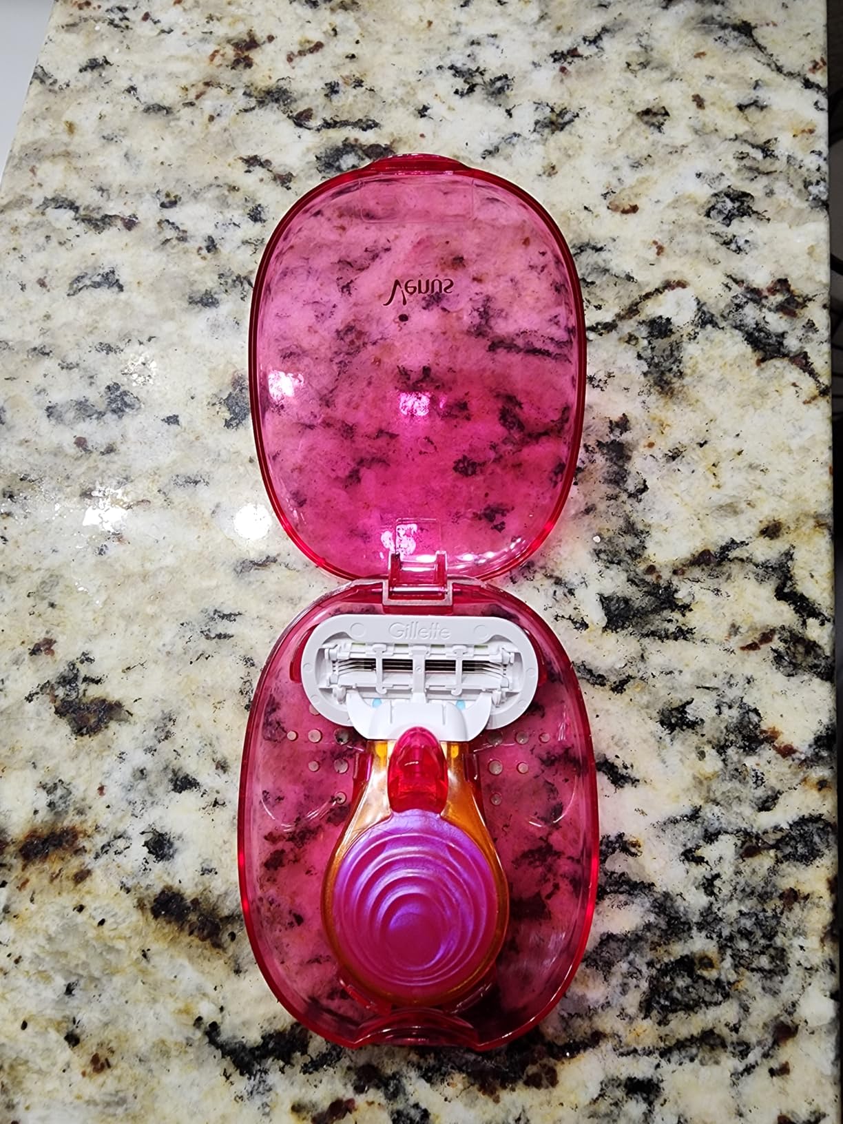 Gillette Venus Extra Smooth Travel Razor Kit for Women, Mini Handle + Refill + Case customer photo 1
