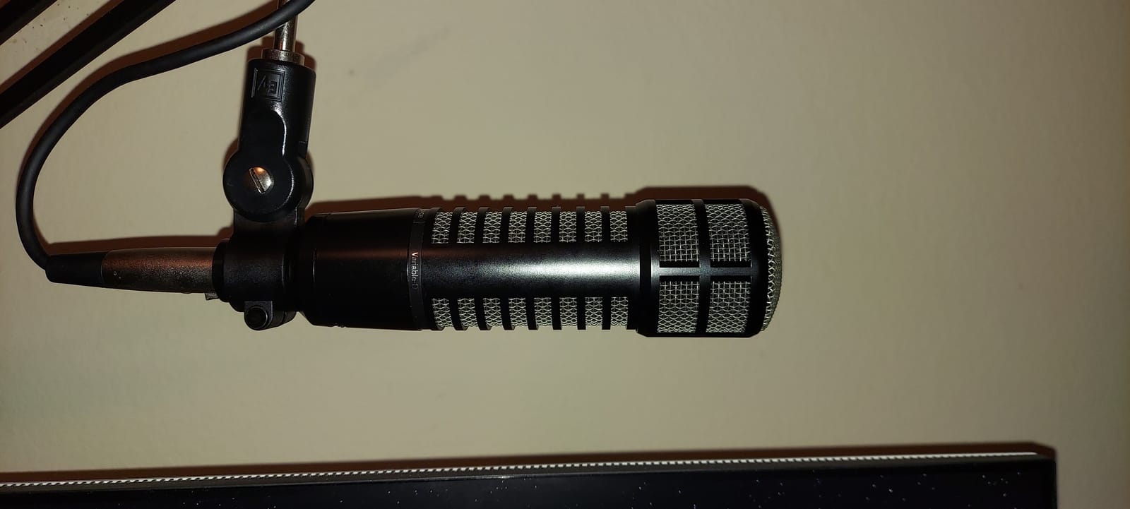 Electro-Voice RE320 Large Diaphragm Dynamic Vocal Microphone customer photo 1