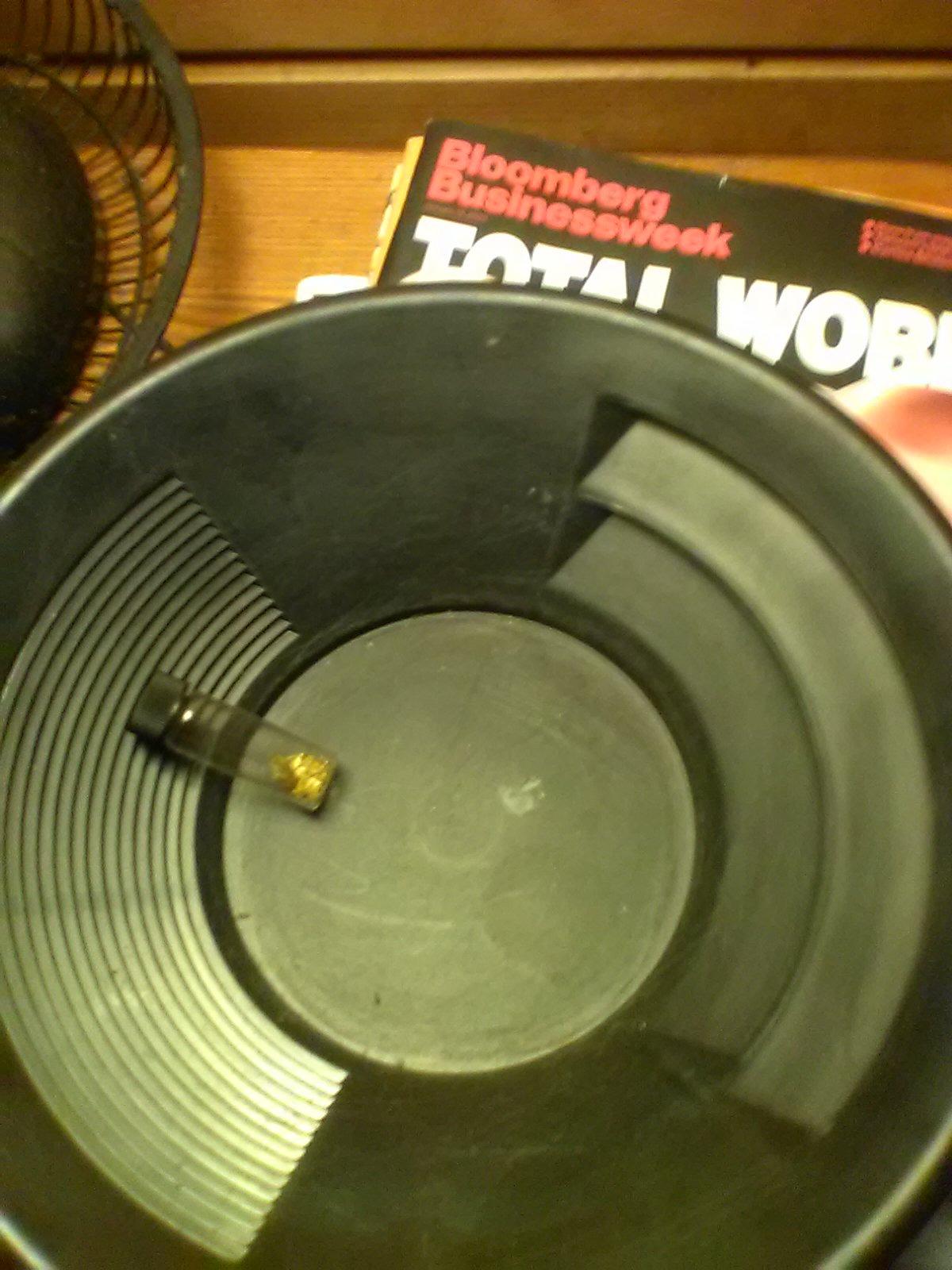 SE 10 Inch Gold Panning Pan - Dual Riffles for Easier Mining and Prospecting, Black customer photo 1