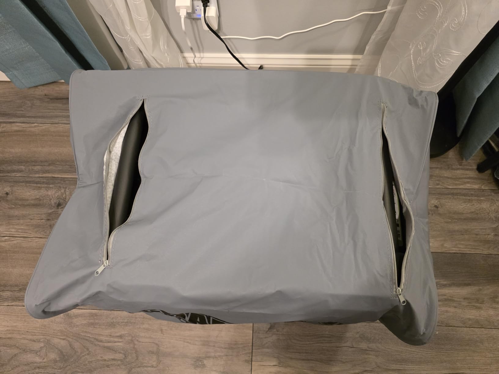 Champion Power Equipment Weather-Resistant Storage Cover for 3000 to 5500-Watt or Higher Inverter Generators customer photo 1