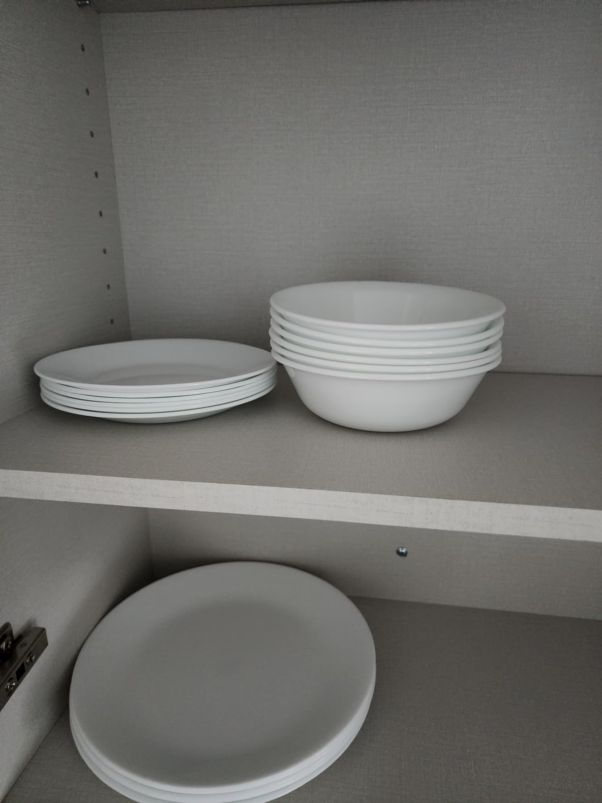 Corelle Vitrelle 18-Piece Service for 6 Dinnerware Set Triple Layer Glass and Chip Resistant, Lightweight Round Plates and Bowls Set, Winter Frost White customer photo 2
