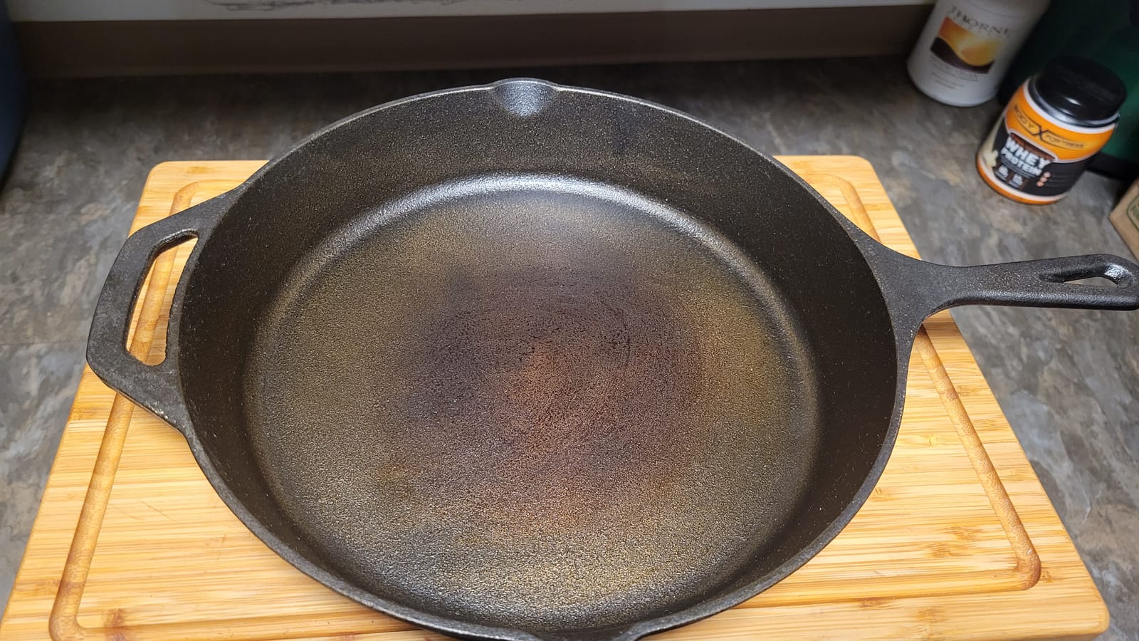 Utopia Kitchen Cast Iron Skillet 12 Inch Pre-Seasoned PFAS-Free Black customer photo 1