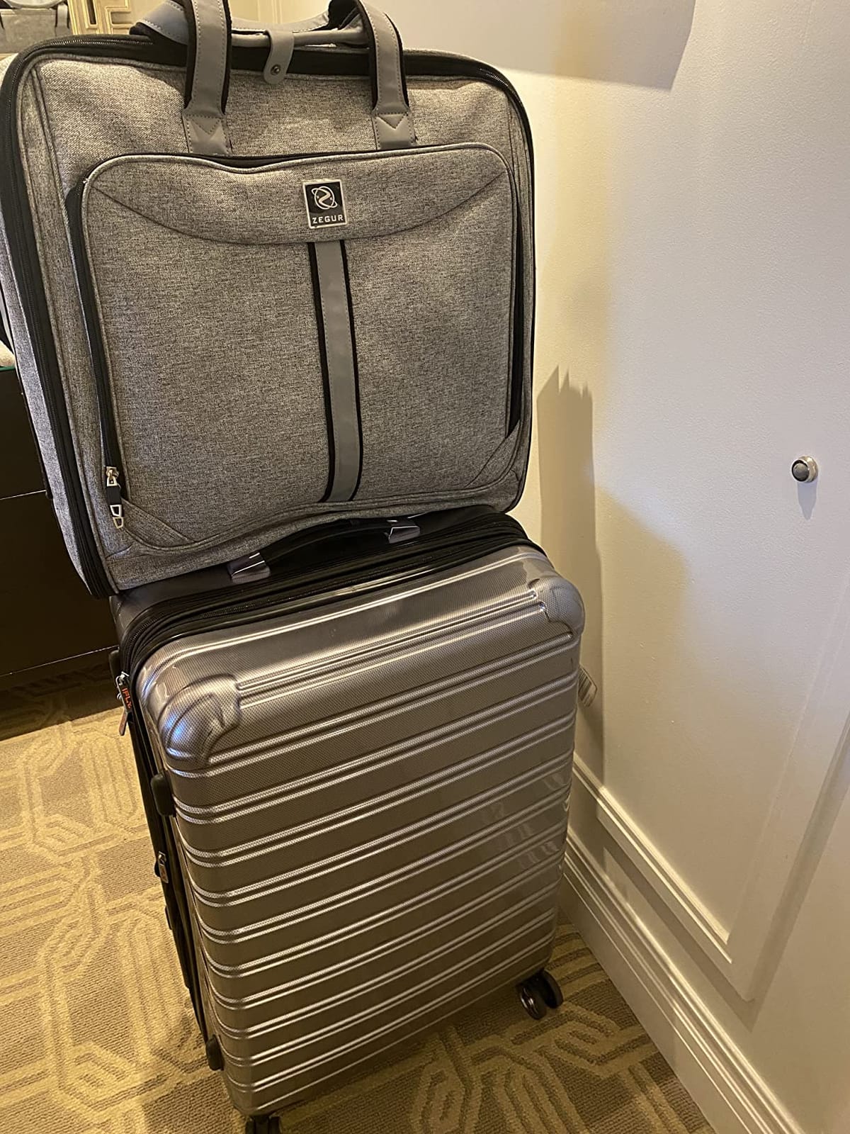 ZEGUR Premium travel garment bag. Carry-on for Men & Women. Hangs 4 Items customer photo 2