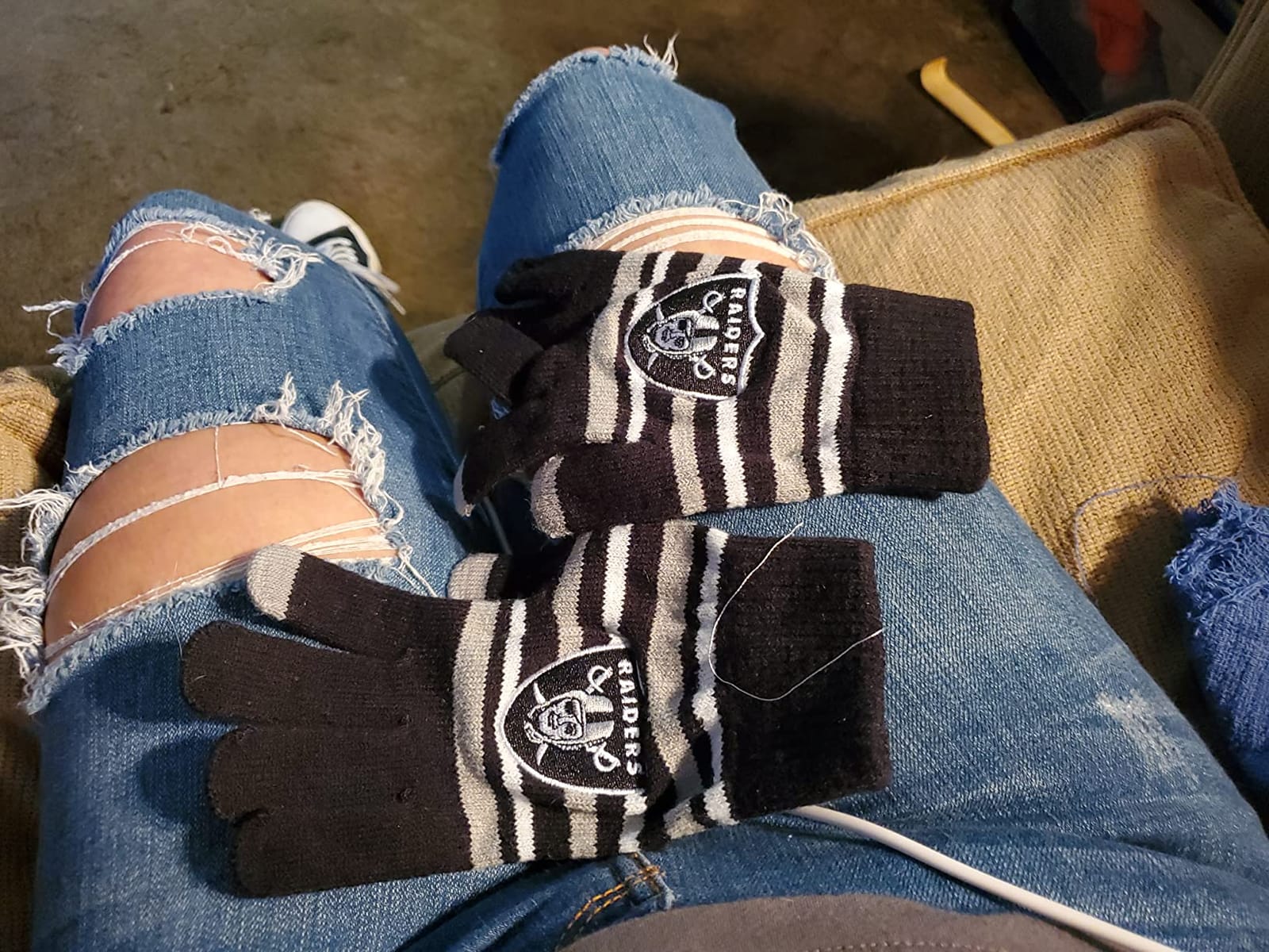 FOCO NFL Team Logo Winter Stretch Gloves customer photo 2