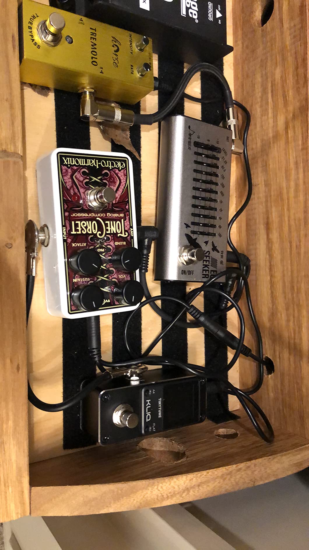 KLIQ TinyTune Pro Stage Tuner Pedal for Guitar & Bass, Mini Chromatic Pedal with True Bypass, Silent Switch, Flat Tuning, LED Display & Pitch Calibration (9V Power Supply Required) customer photo 1