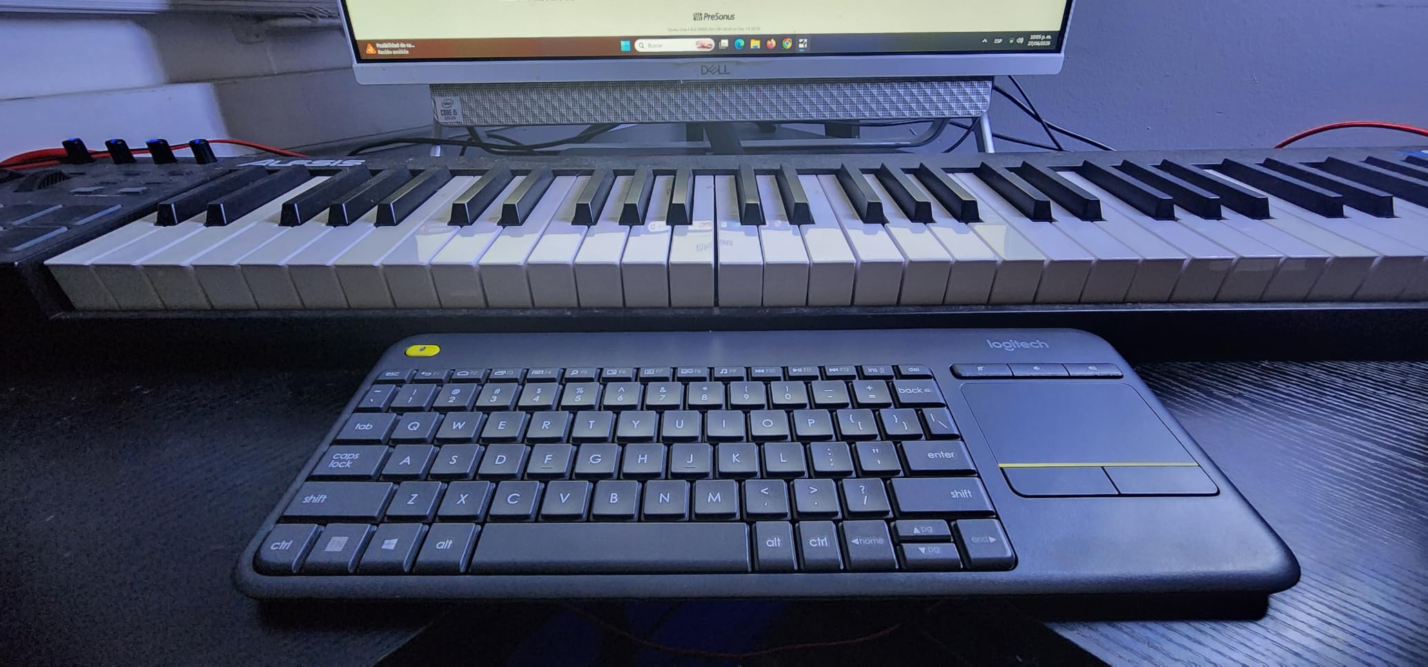 Logitech K400 Plus Wireless Touch TV Keyboard for PC-Connected TV - Black customer photo 1