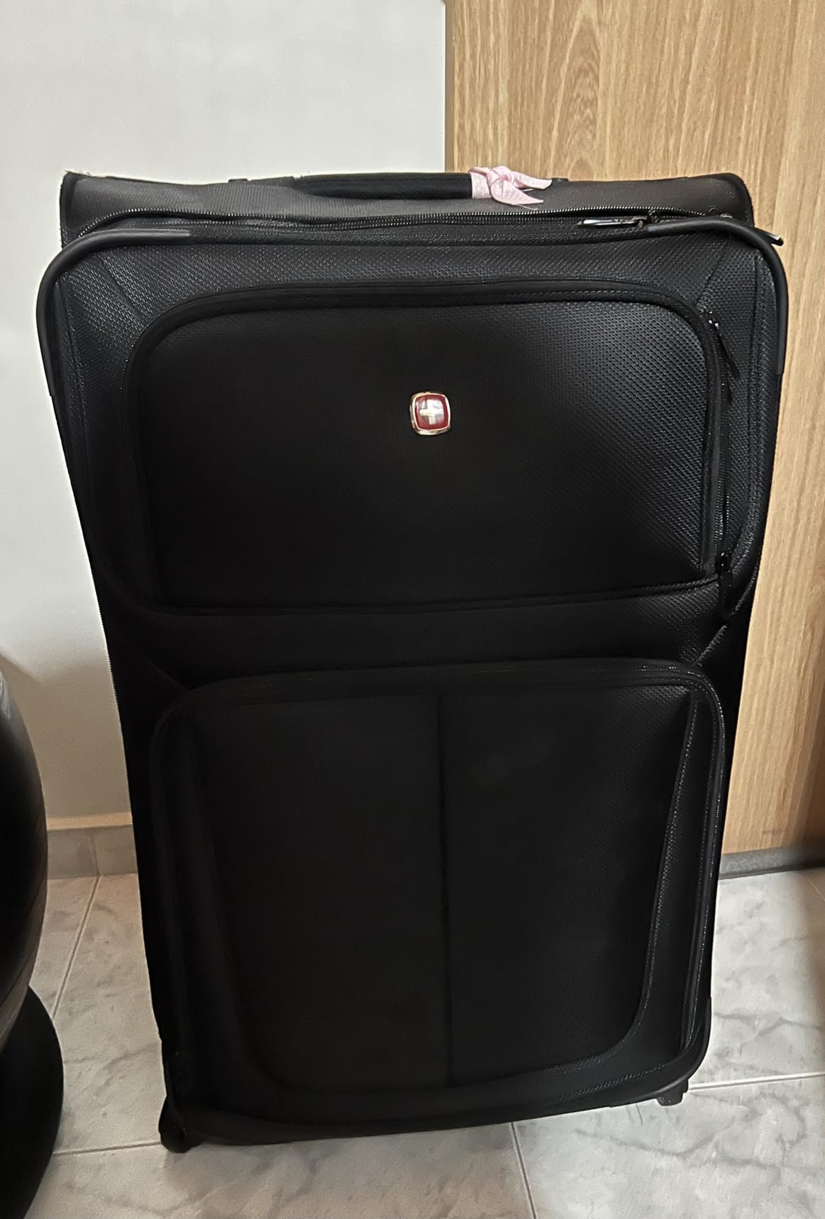 SwissGear Sion Softside Expandable Spinner Luggage Durable Lightweight Travel Suitcase, Black, Checked-Large customer photo 1